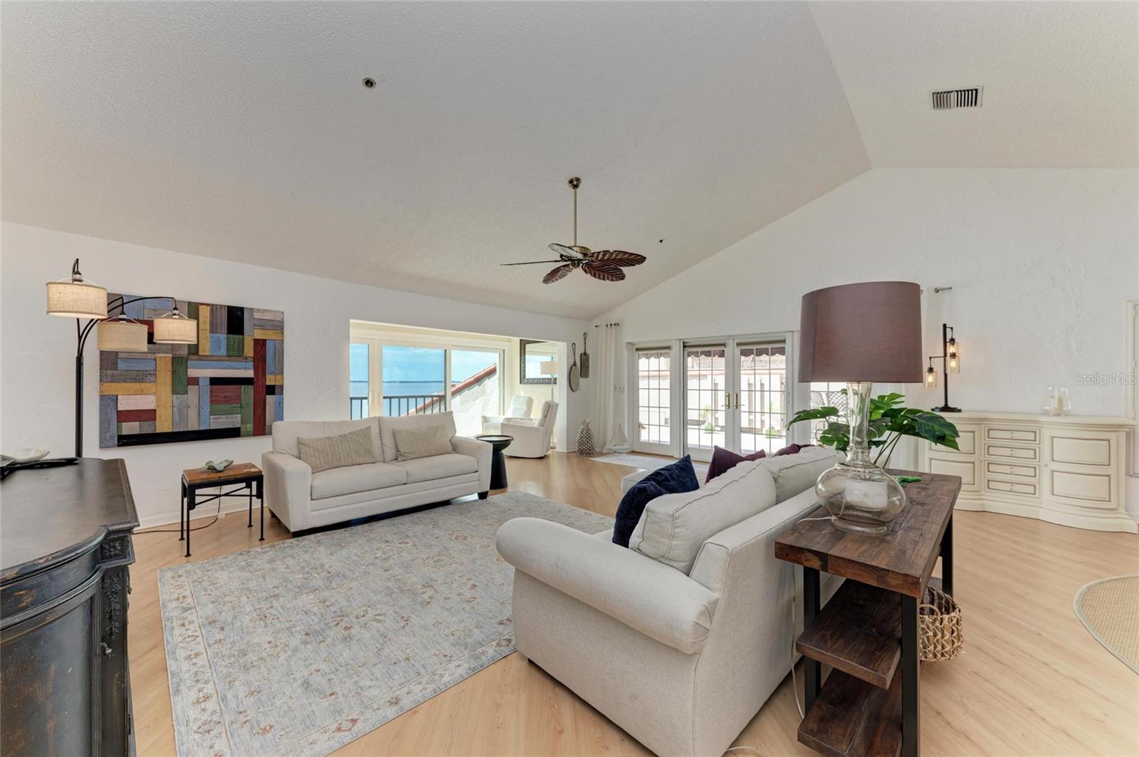 Image 19 of 64 For 4557 Bay Club Drive 4557