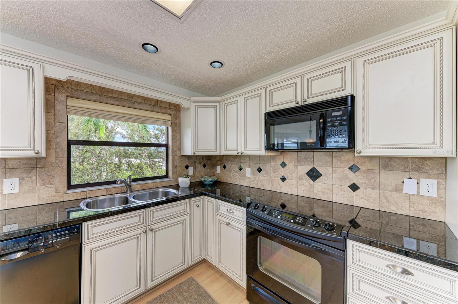 Image 31 of 64 For 4557 Bay Club Drive 4557