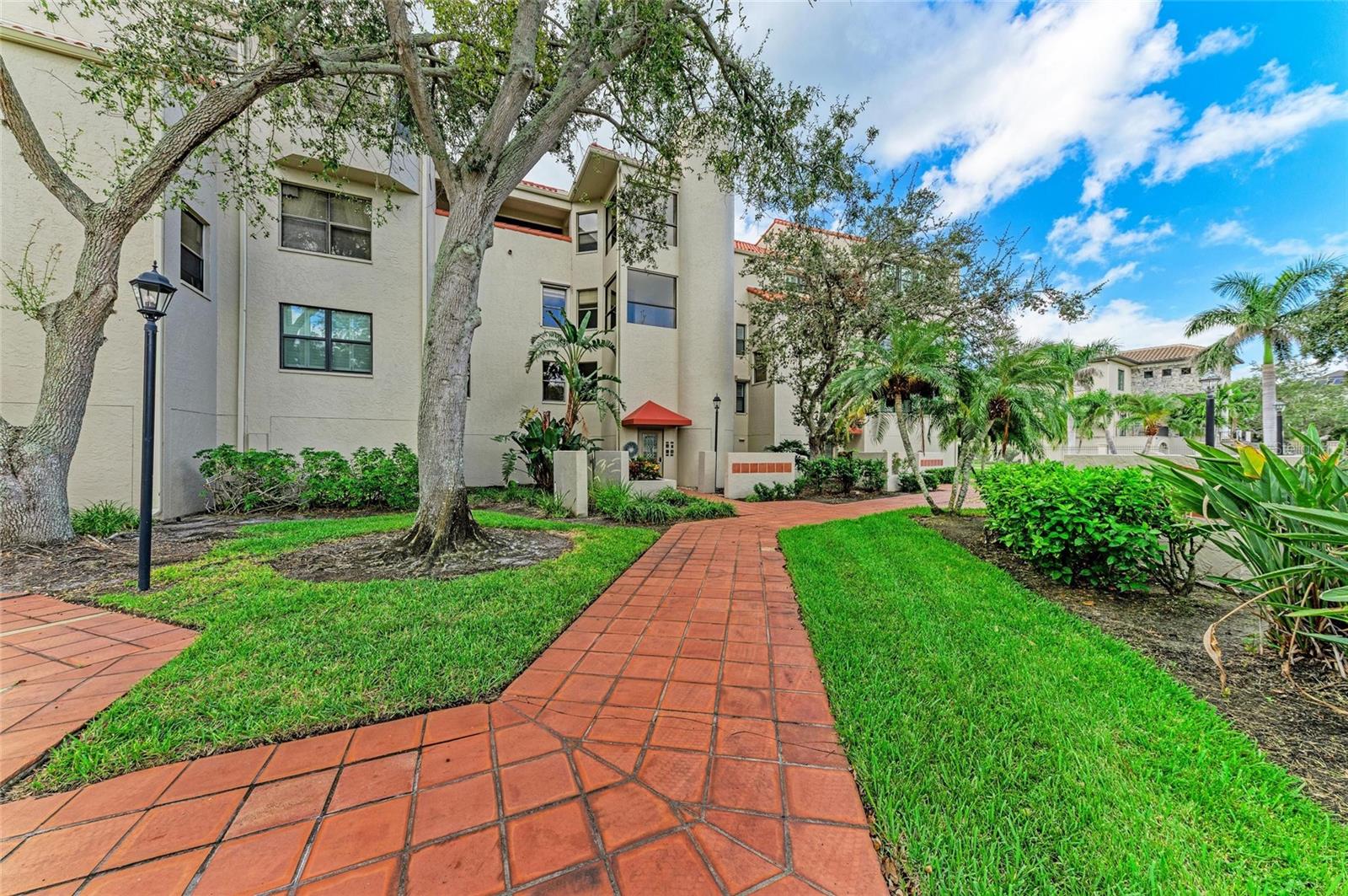 Image 4 of 64 For 4557 Bay Club Drive 4557