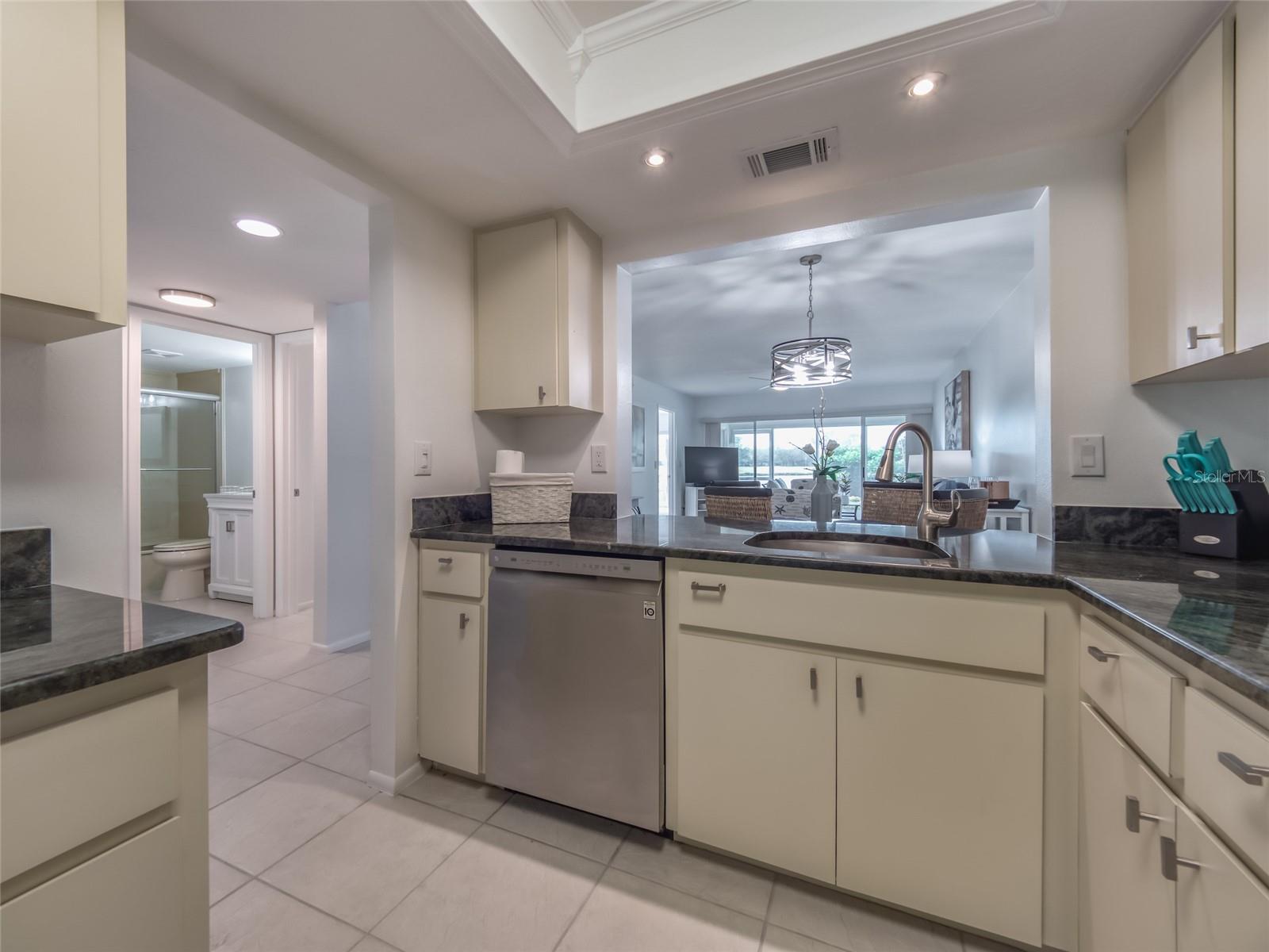 Image 18 of 49 For 5204 Wedgewood Lane 77