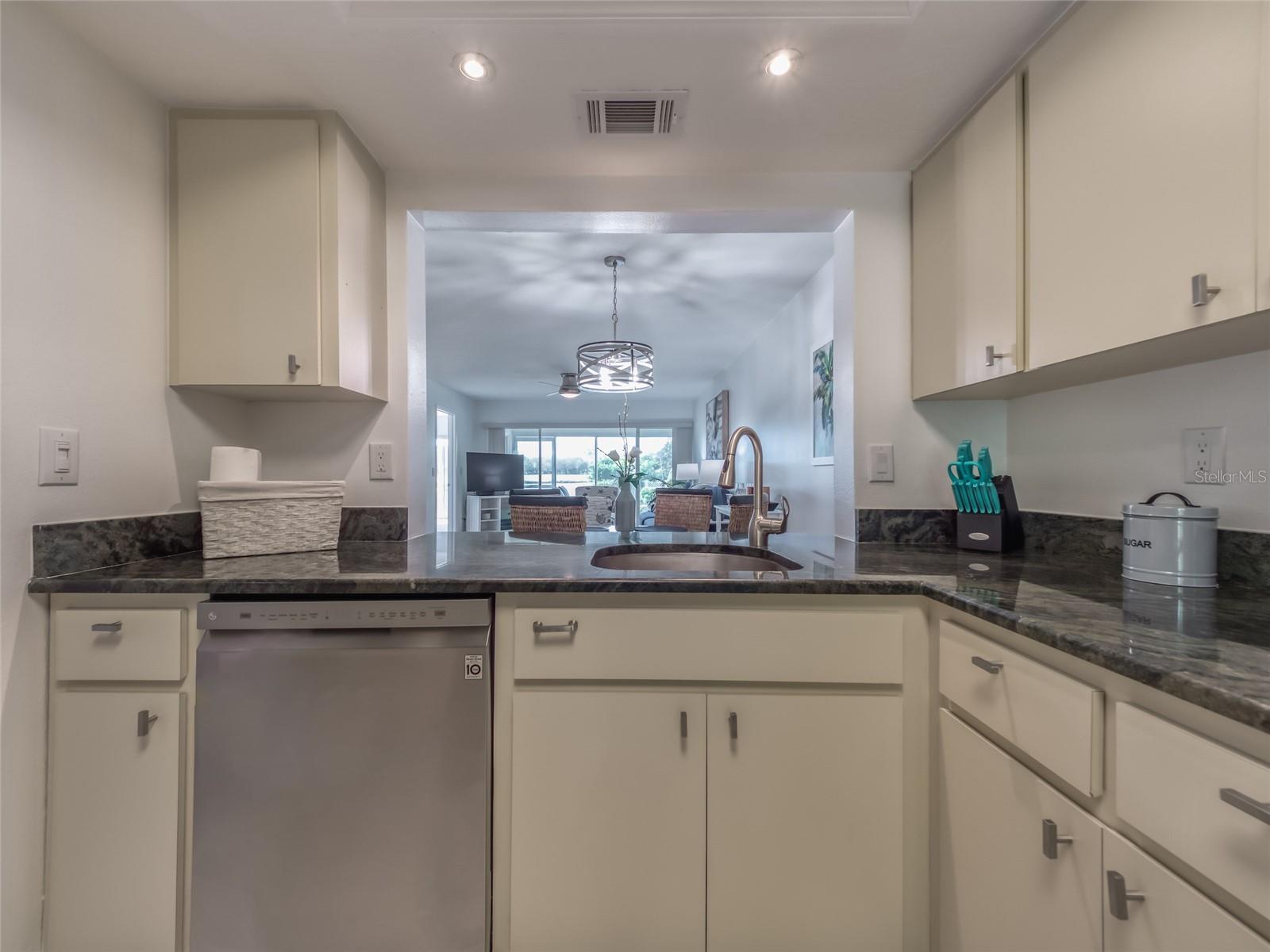 Image 20 of 49 For 5204 Wedgewood Lane 77