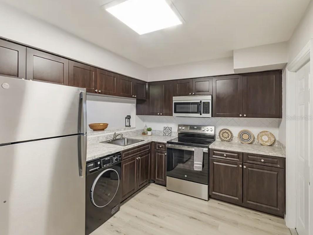 Image 4 of 22 For 121 Danube Avenue