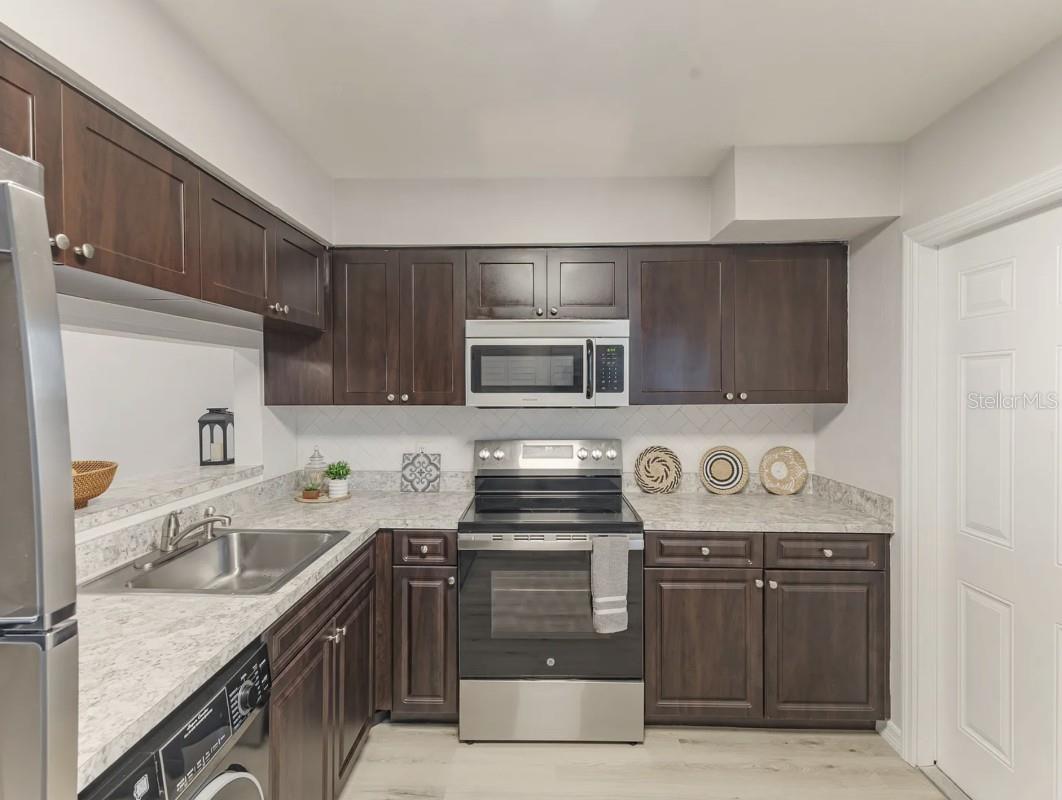 Image 5 of 22 For 121 Danube Avenue
