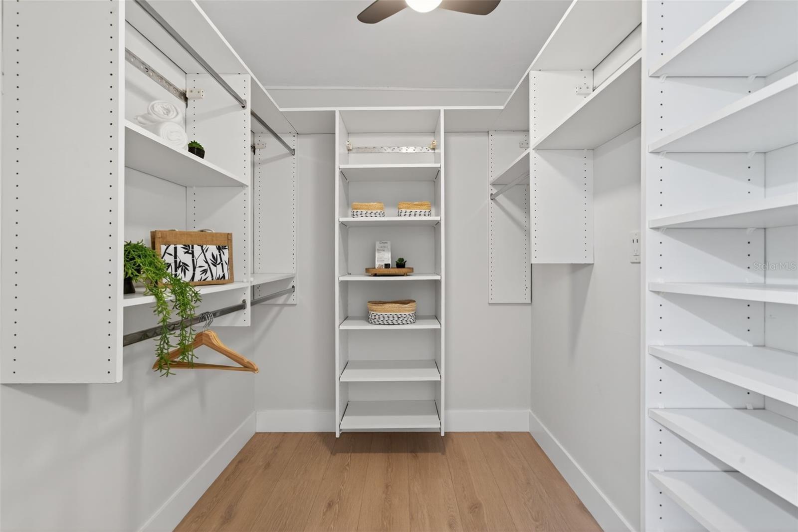 Image 24 of 76 For 4540 Gulf Of Mexico Drive 204