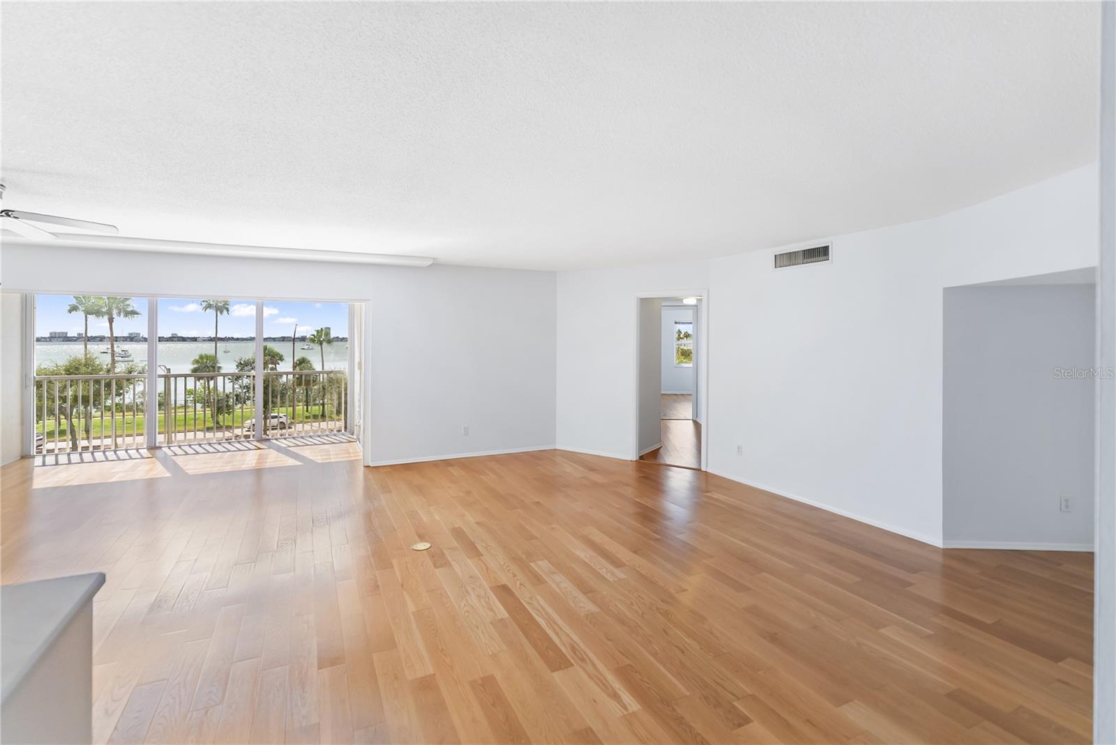 Image 4 of 58 For 435 Gulfstream Avenue 403