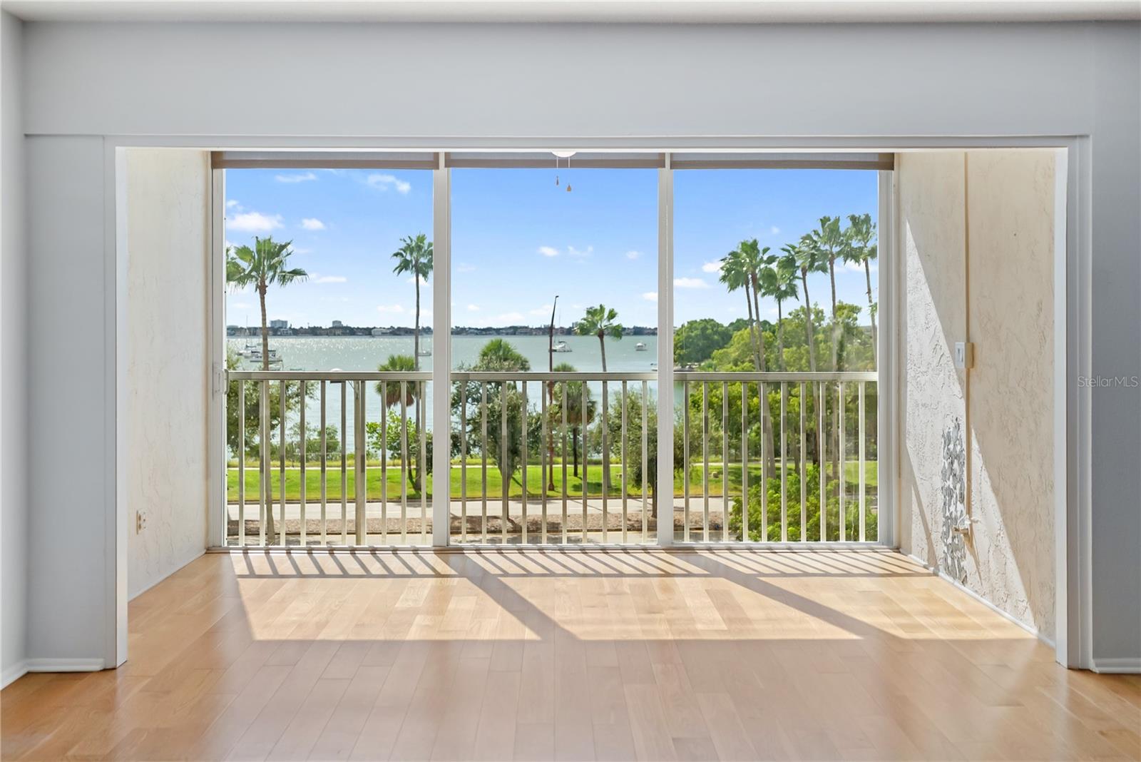 Image 5 of 58 For 435 Gulfstream Avenue 403
