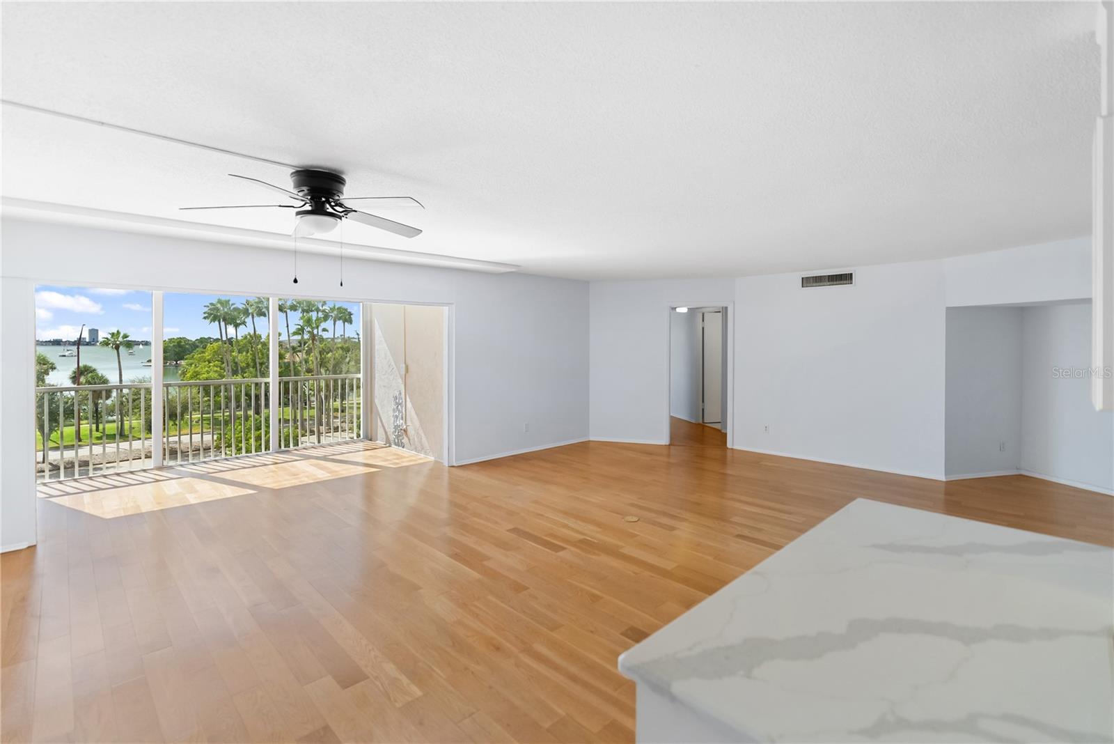 Image 8 of 58 For 435 Gulfstream Avenue 403