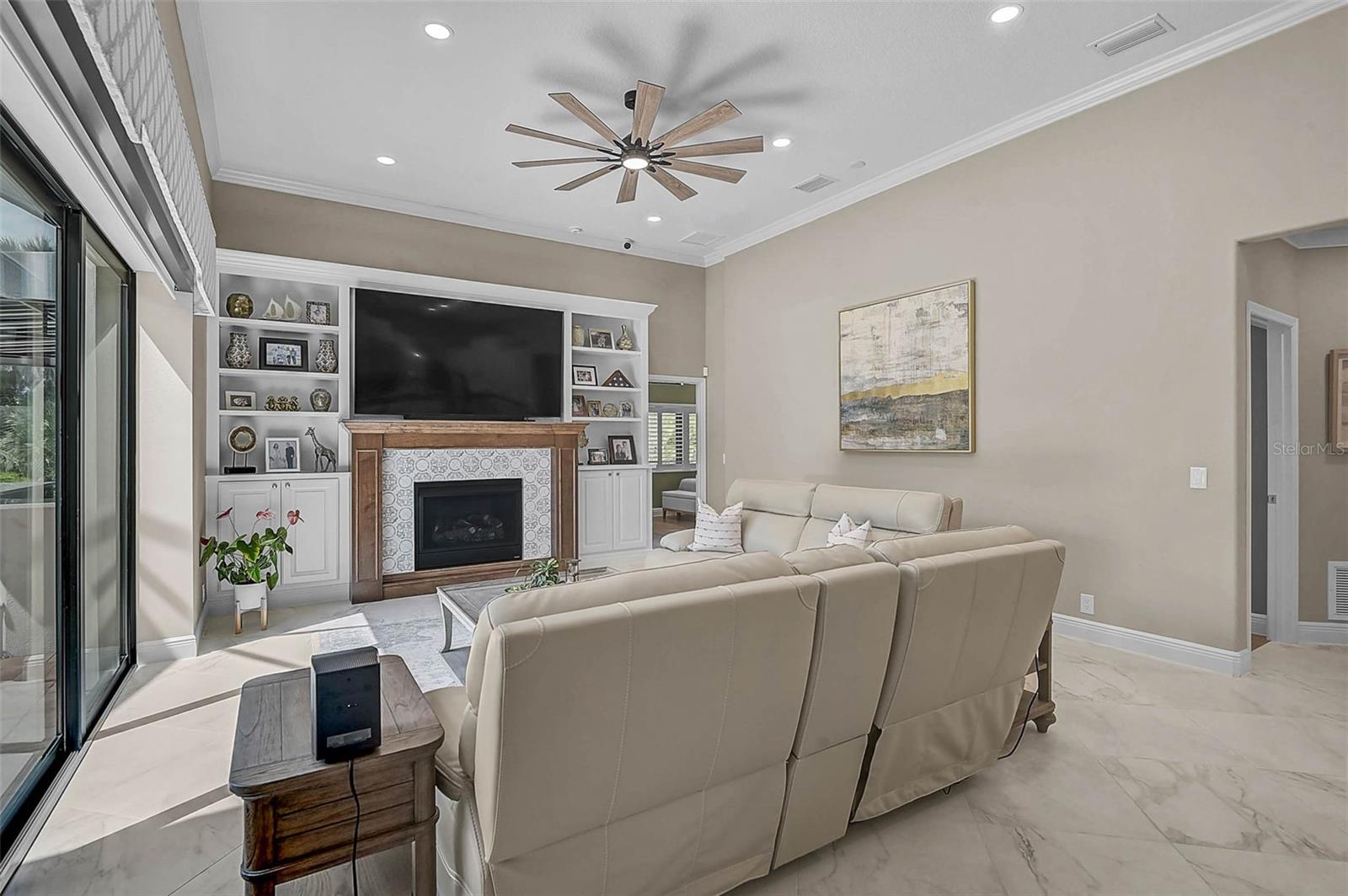 Image 17 of 71 For 889 Macewen Drive