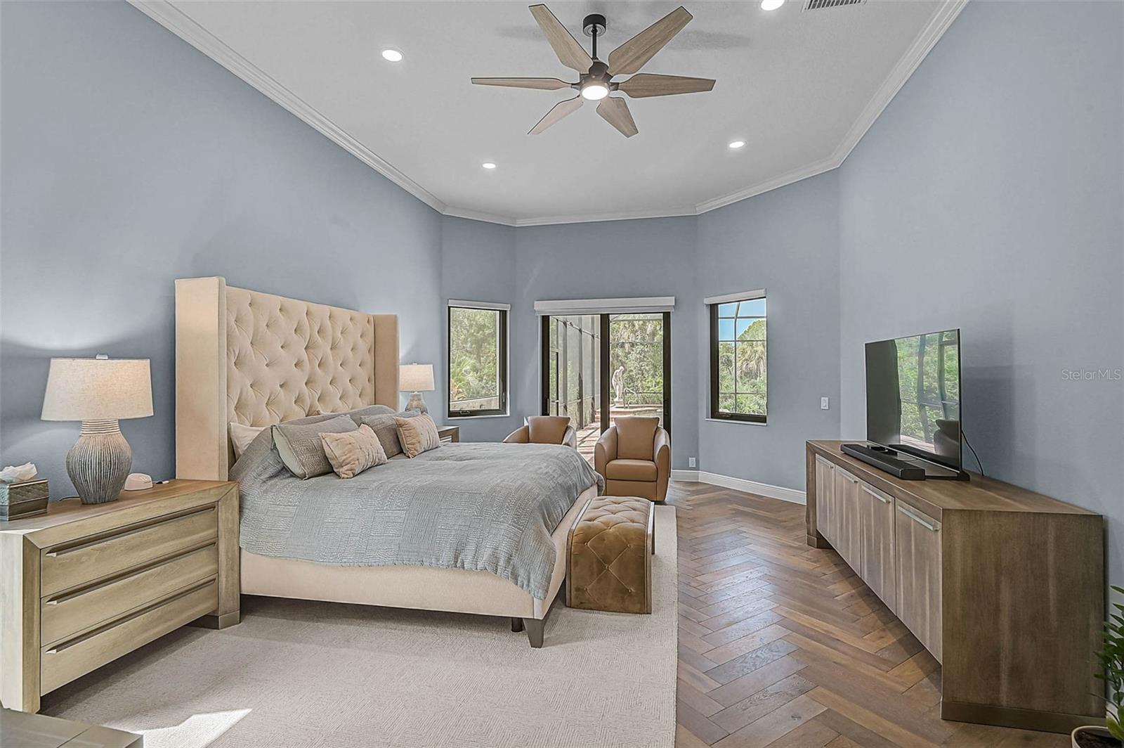 Image 22 of 71 For 889 Macewen Drive