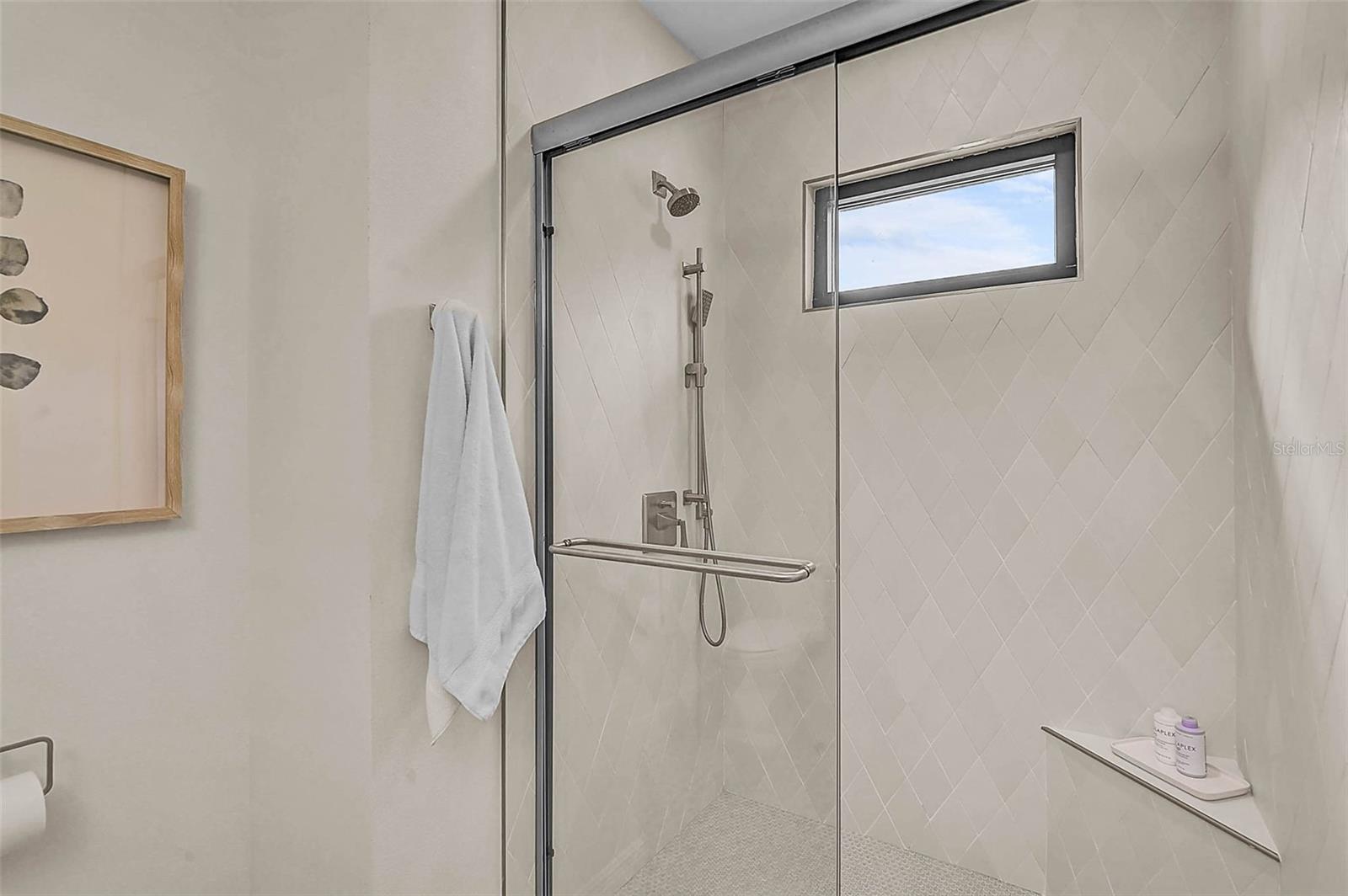 Image 33 of 71 For 889 Macewen Drive