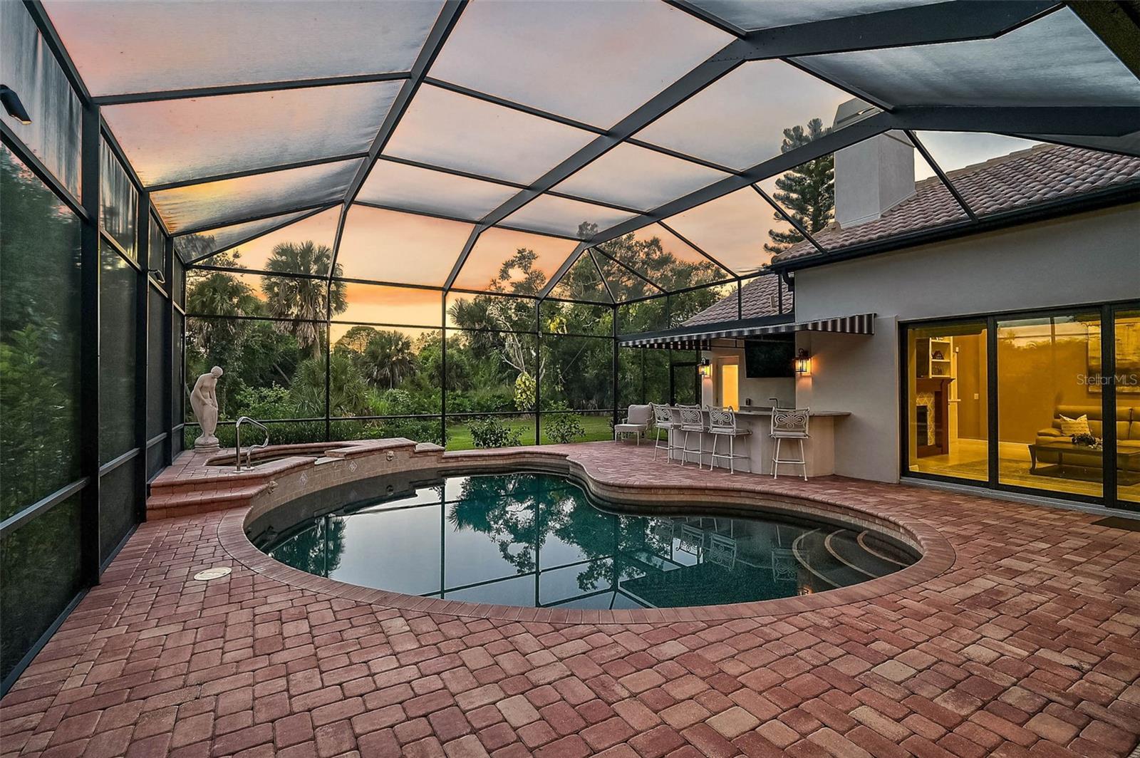 Image 43 of 71 For 889 Macewen Drive