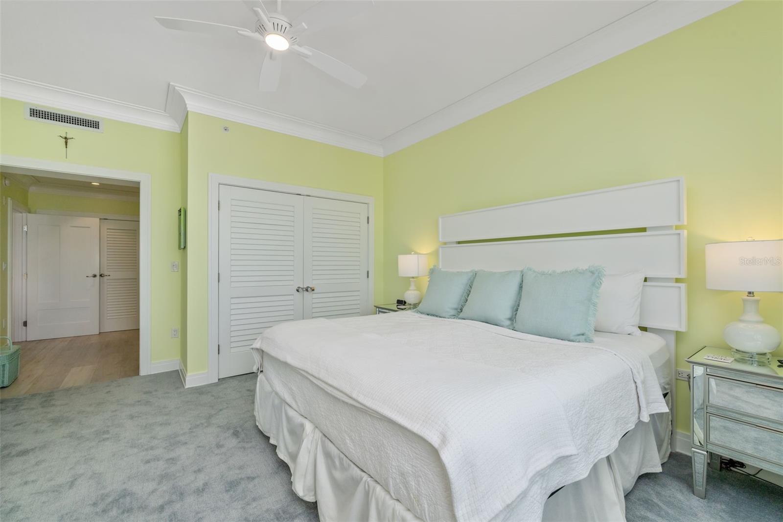 Image 19 of 83 For 915 Seaside Drive 407