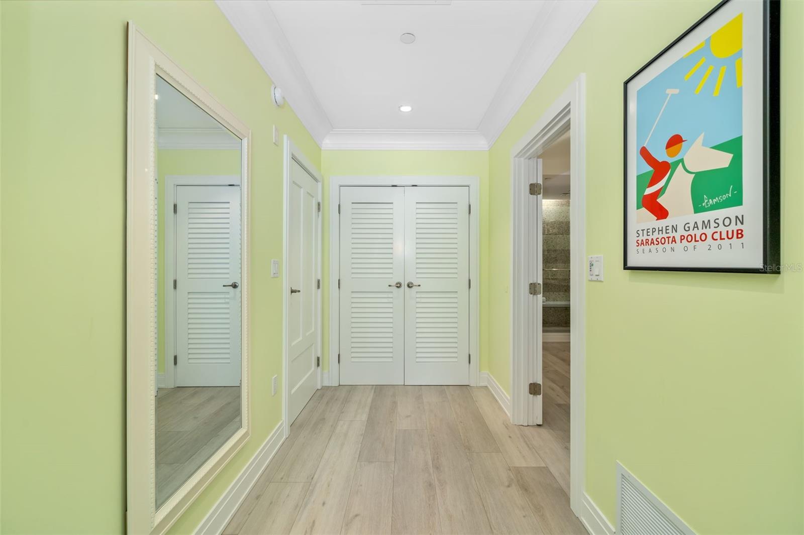 Image 21 of 83 For 915 Seaside Drive 407