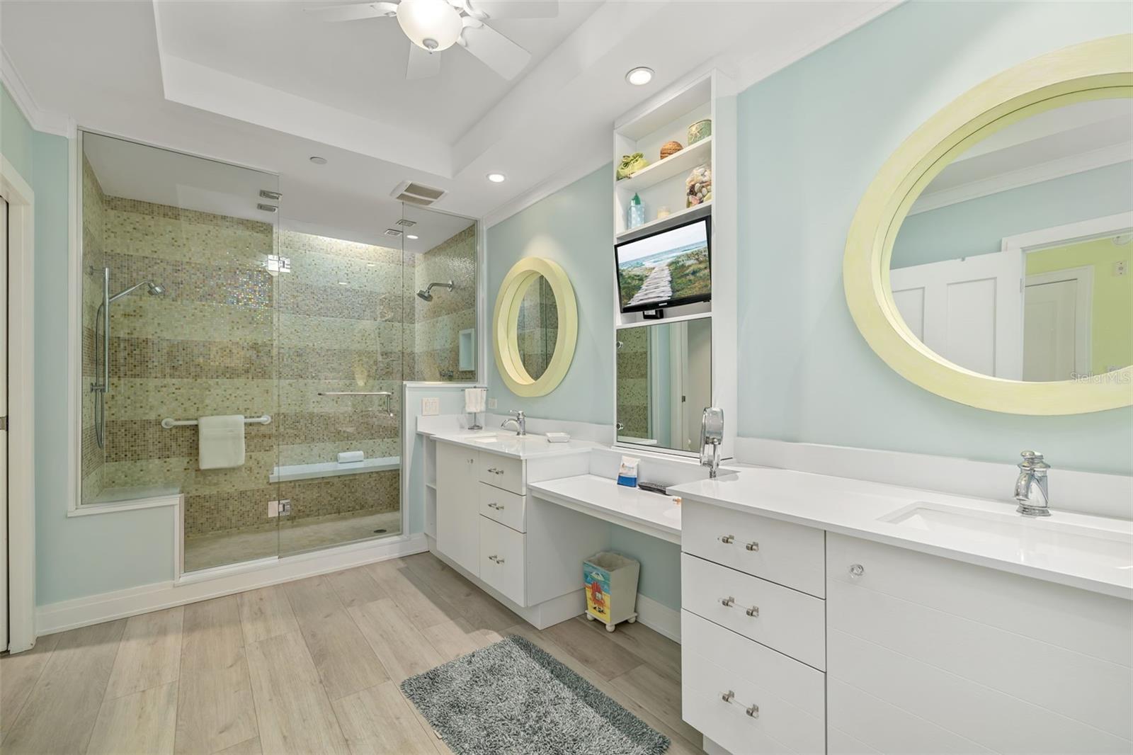 Image 22 of 83 For 915 Seaside Drive 407