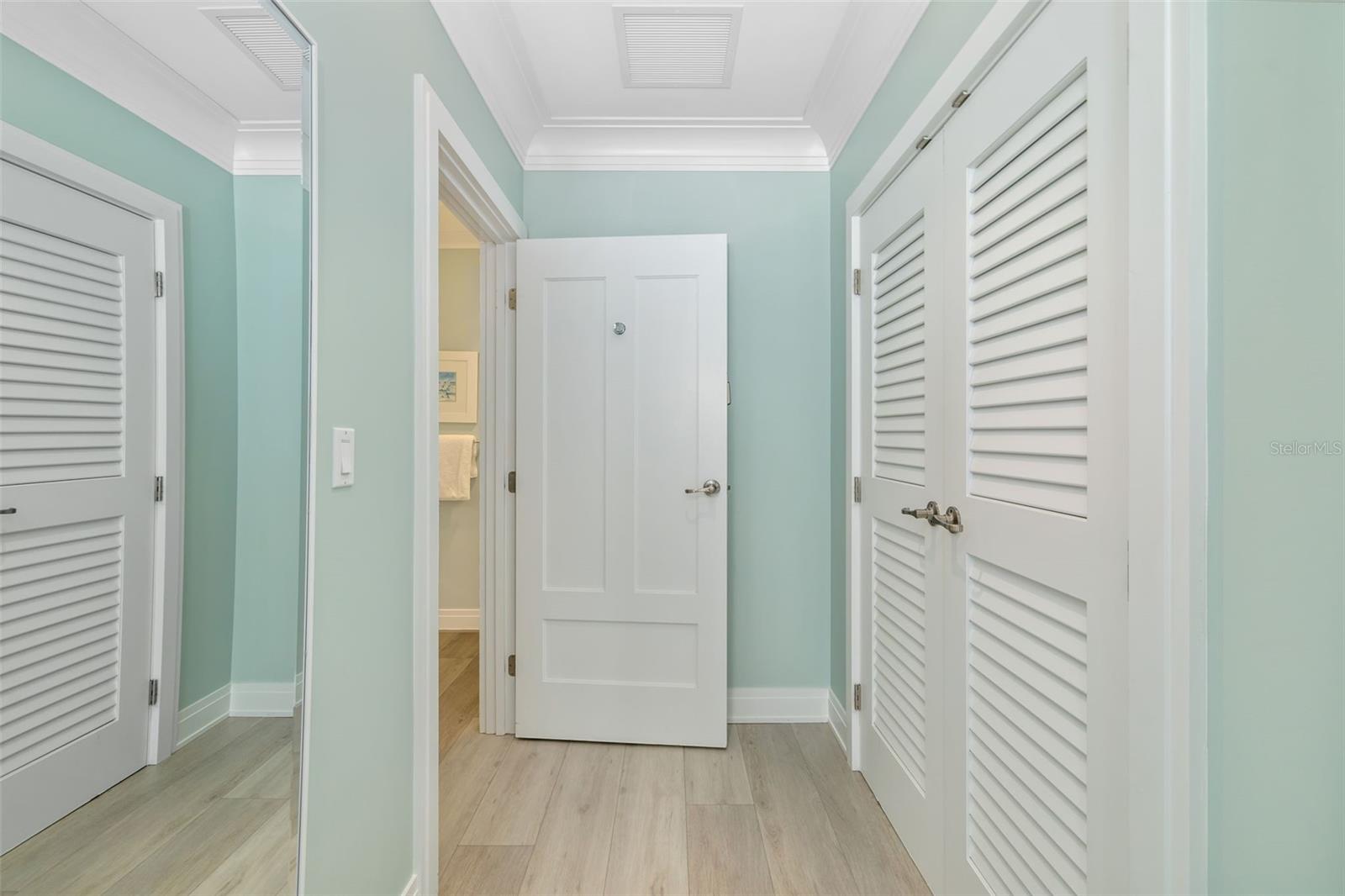 Image 30 of 83 For 915 Seaside Drive 407