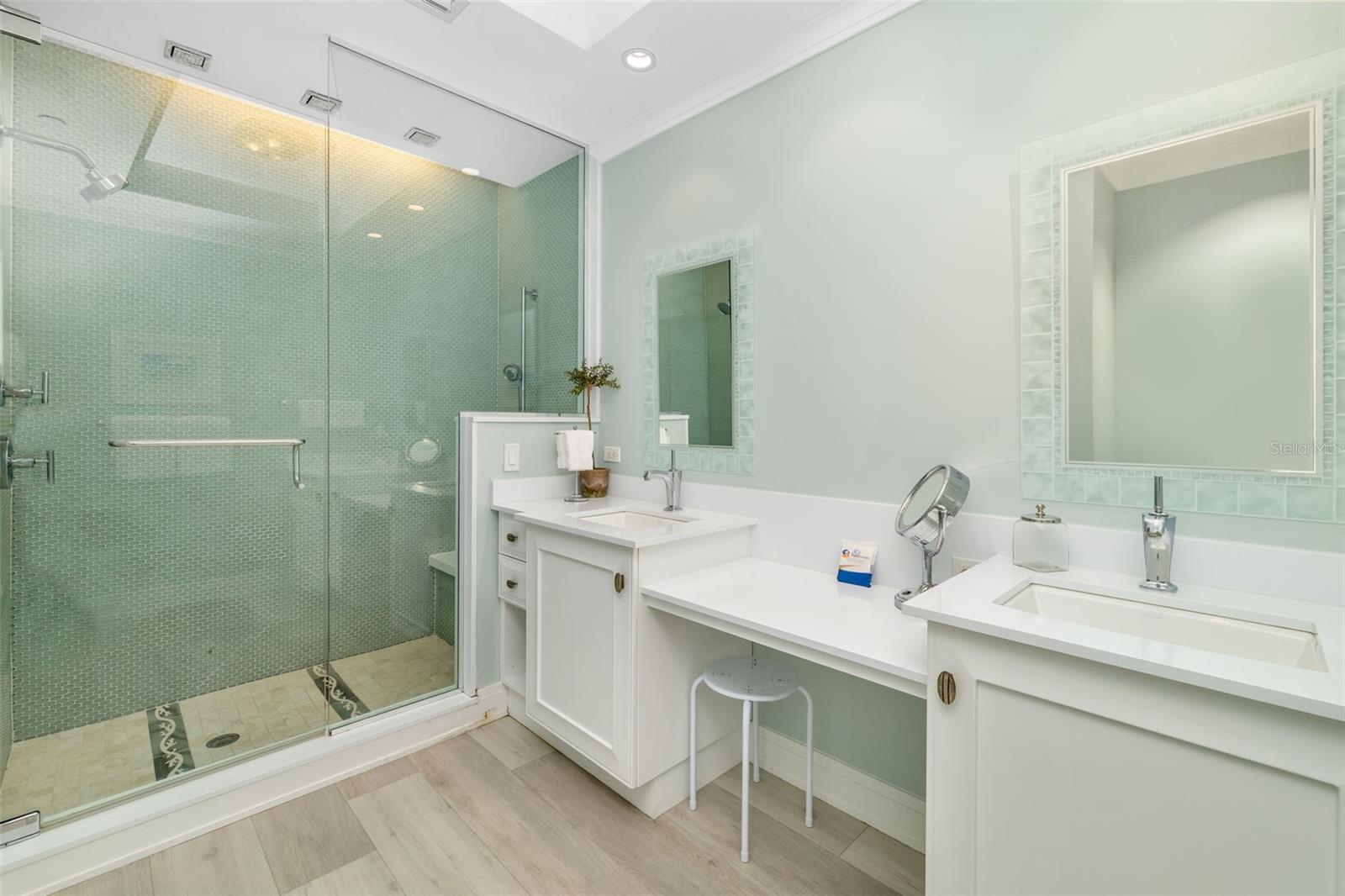 Image 31 of 83 For 915 Seaside Drive 407