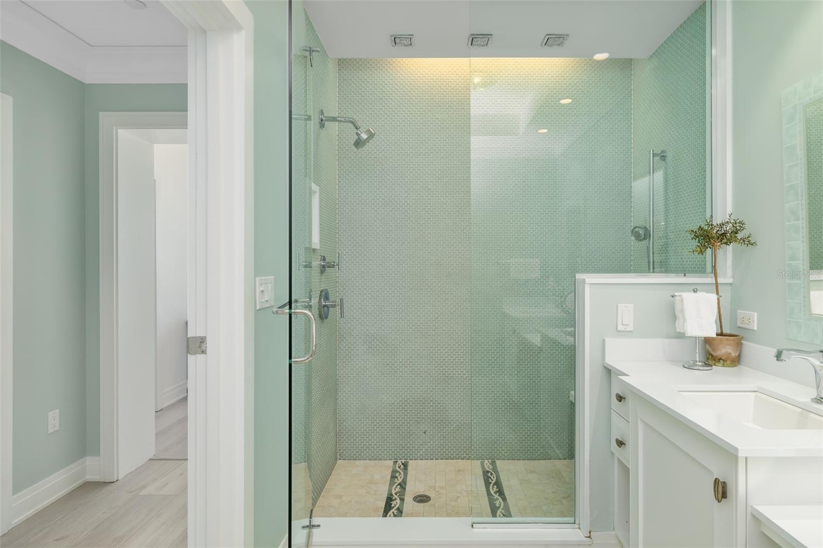 Image 32 of 83 For 915 Seaside Drive 407