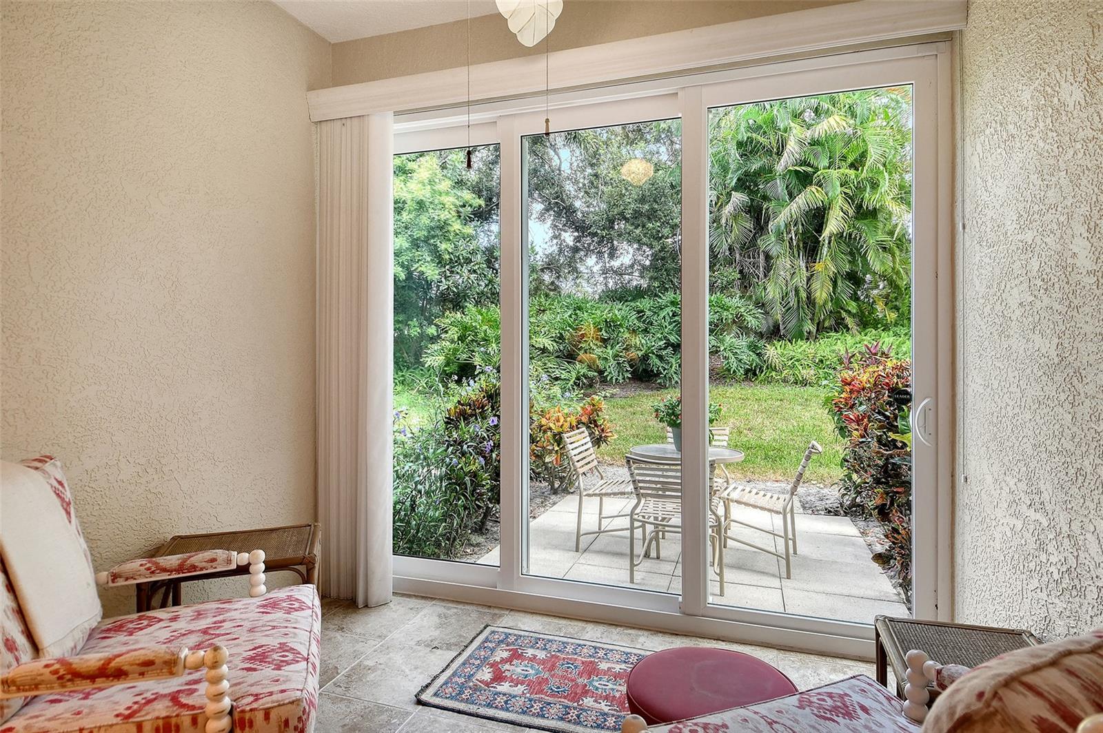 Image 10 of 70 For 8355 Glenrose Way 114