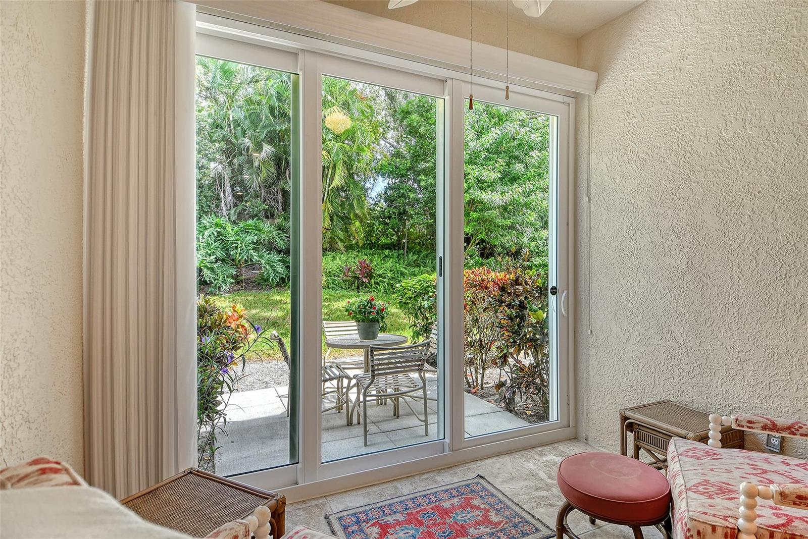 Image 11 of 70 For 8355 Glenrose Way 114