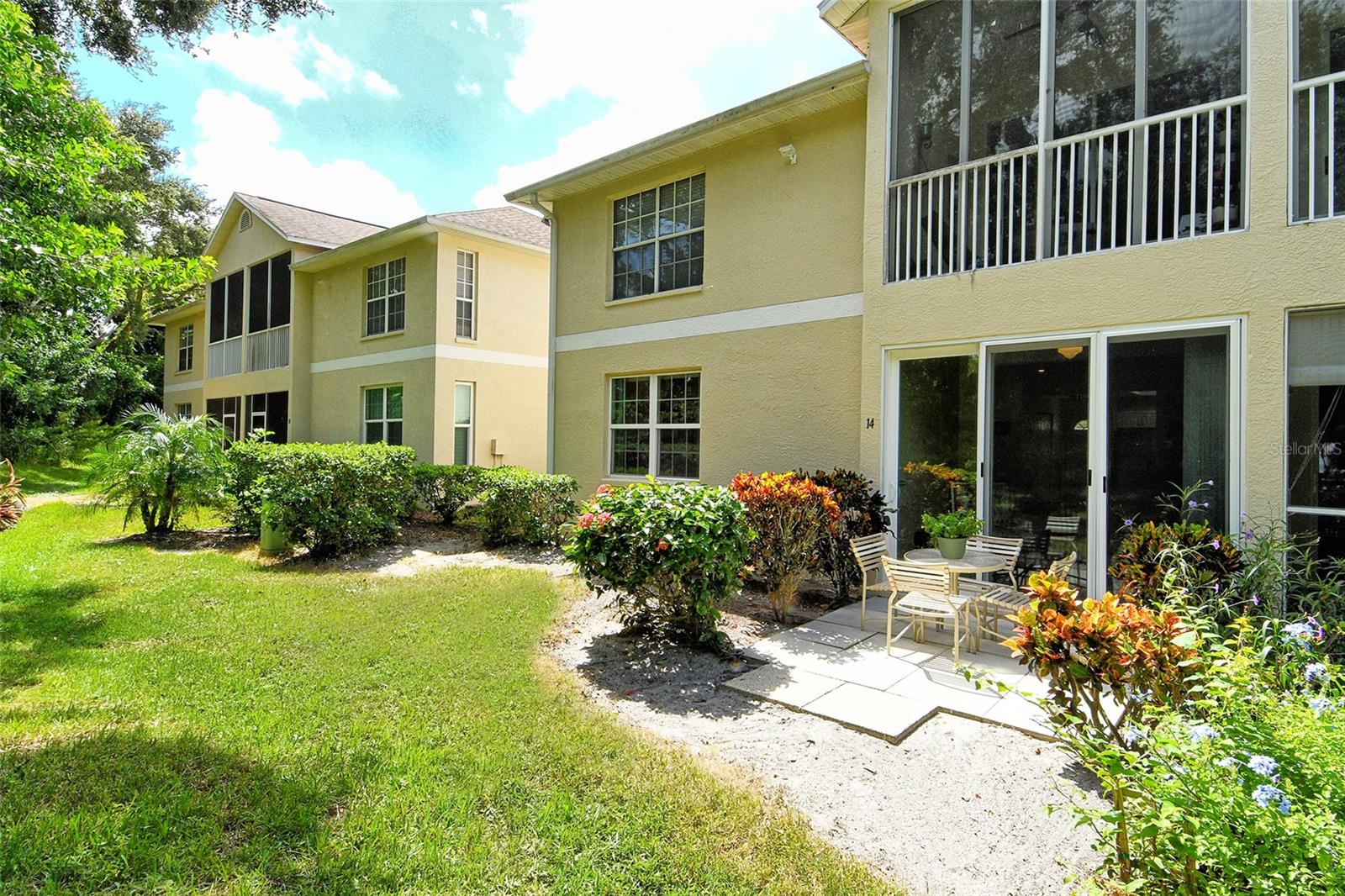 Image 14 of 70 For 8355 Glenrose Way 114