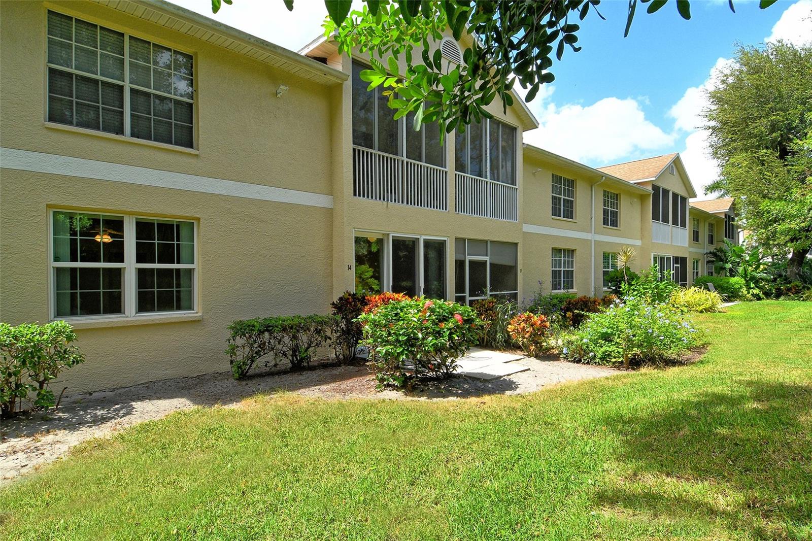 Image 15 of 70 For 8355 Glenrose Way 114
