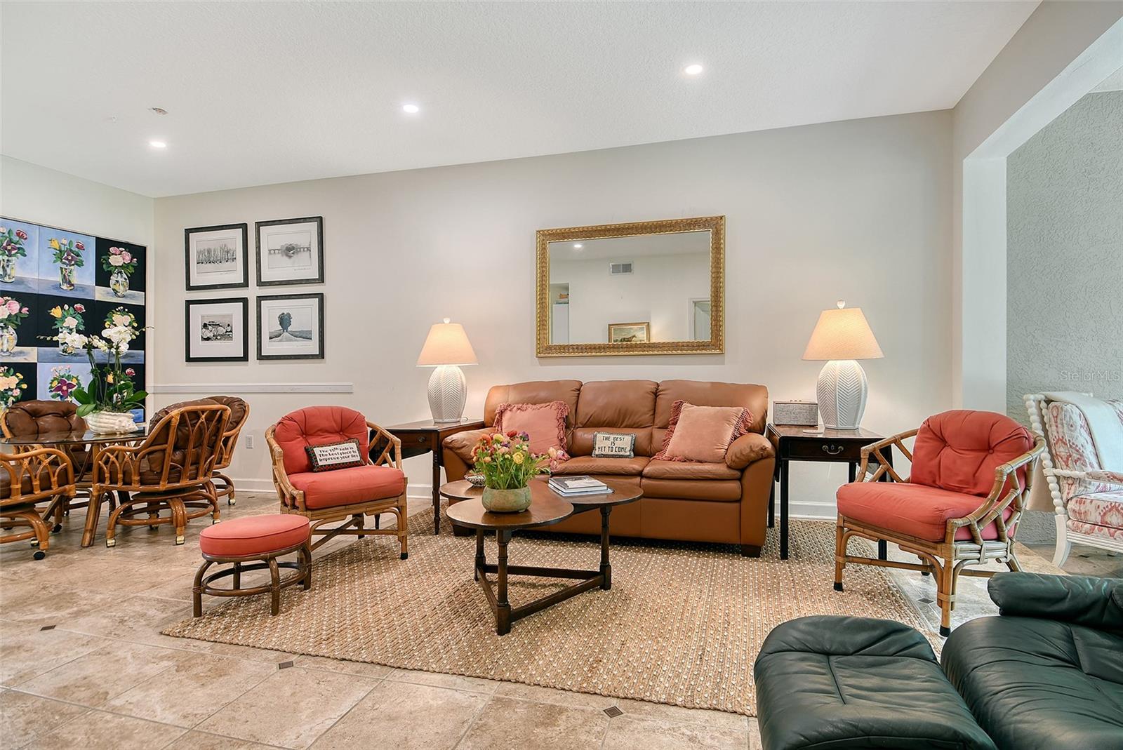 Image 17 of 70 For 8355 Glenrose Way 114