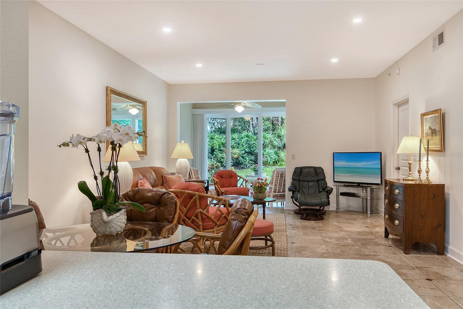 Image 23 of 70 For 8355 Glenrose Way 114