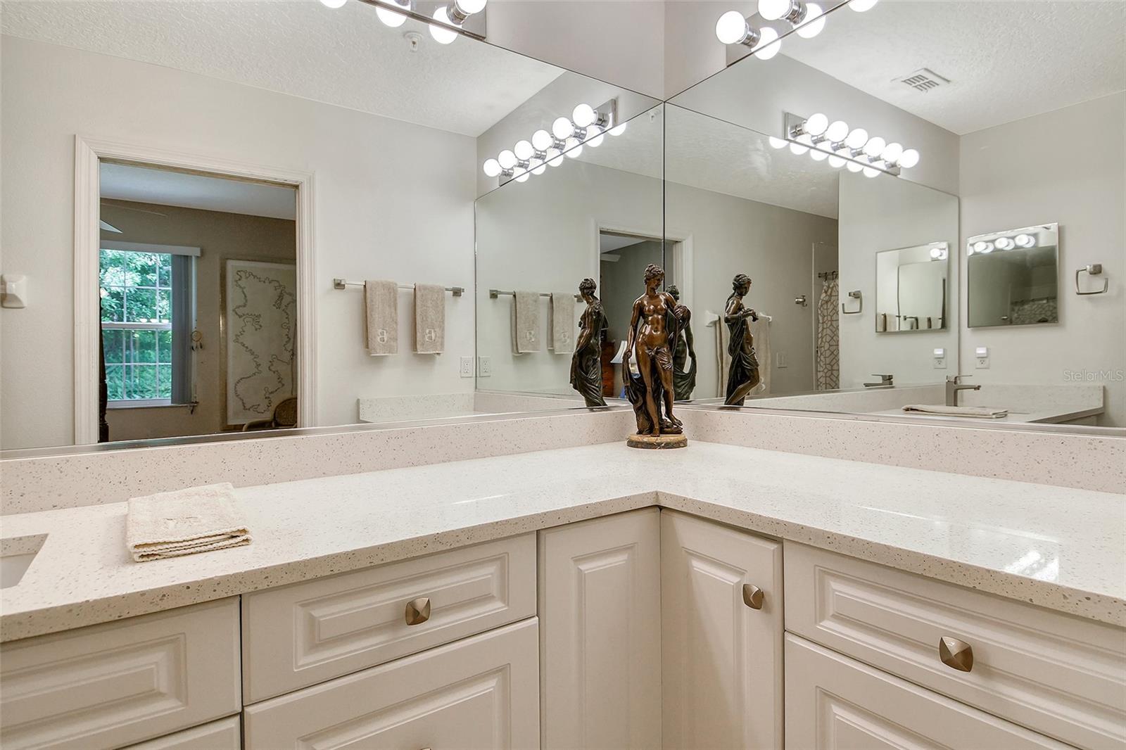 Image 26 of 70 For 8355 Glenrose Way 114