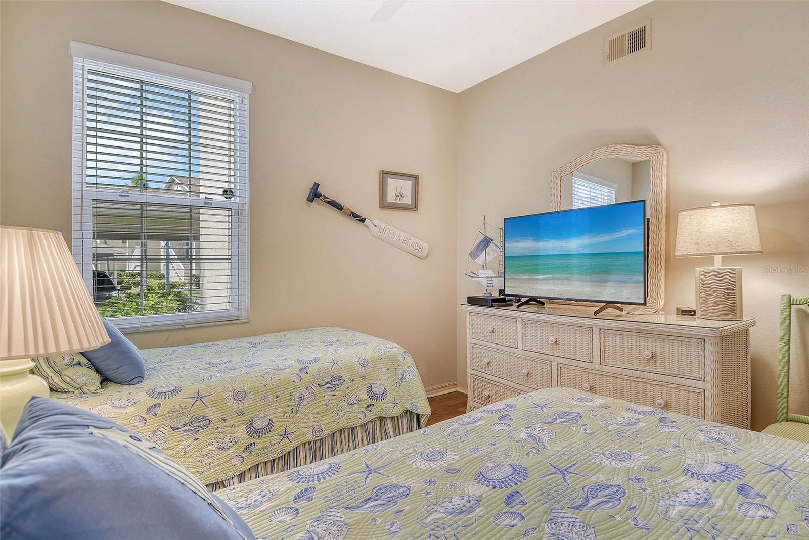 Image 31 of 70 For 8355 Glenrose Way 114