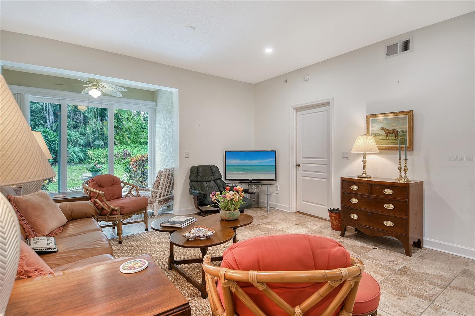 Image 8 of 70 For 8355 Glenrose Way 114