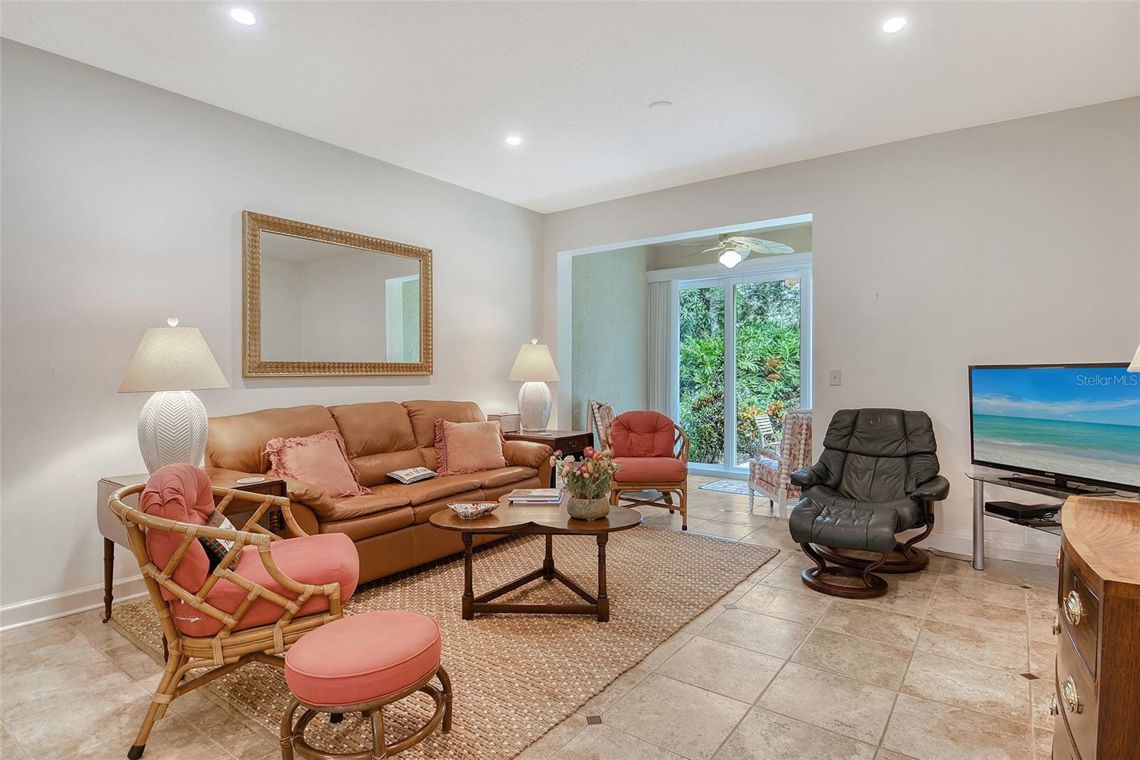 Image 9 of 70 For 8355 Glenrose Way 114