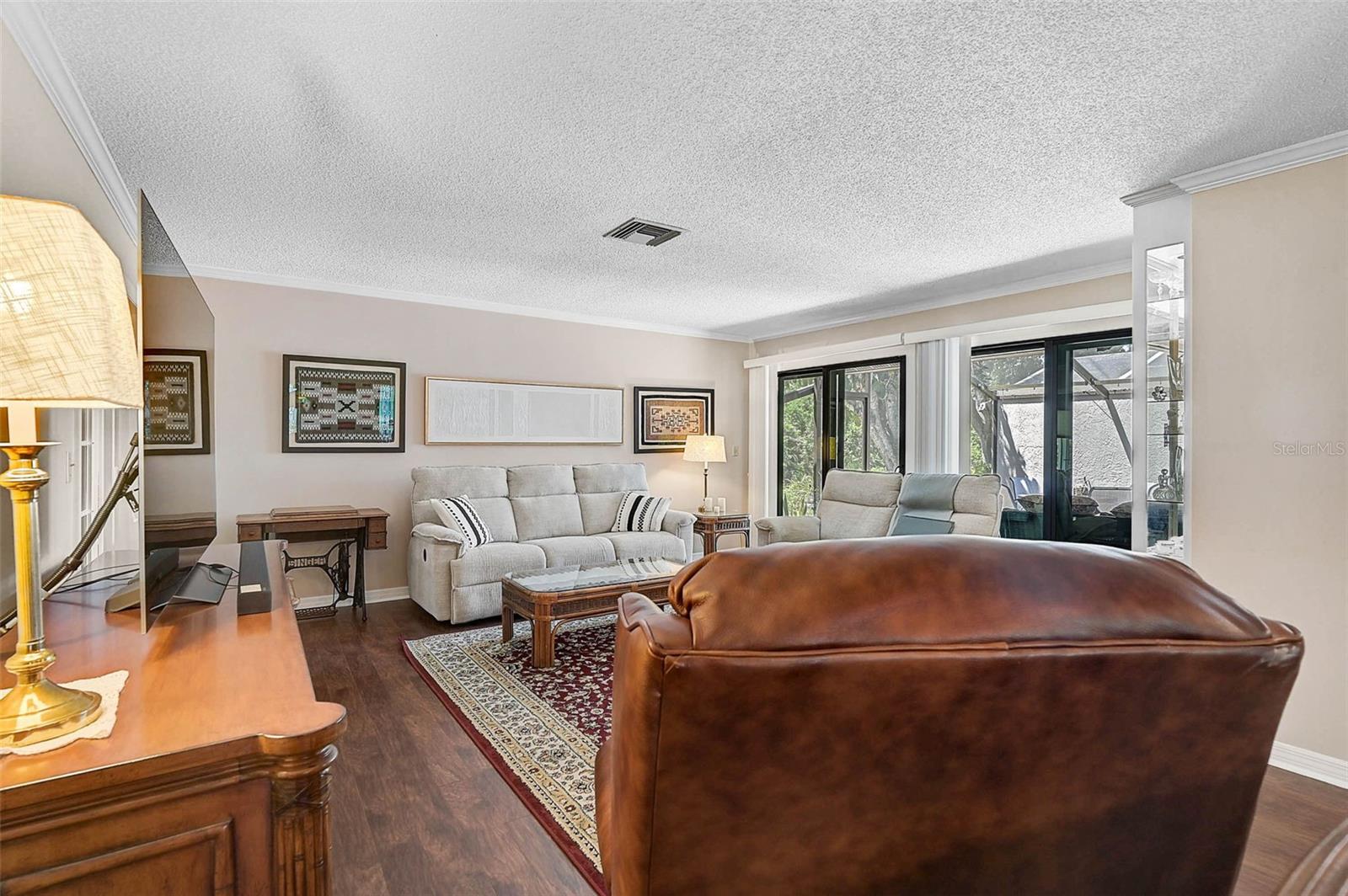 Image 10 of 61 For 3890 Wilshire Circle 27