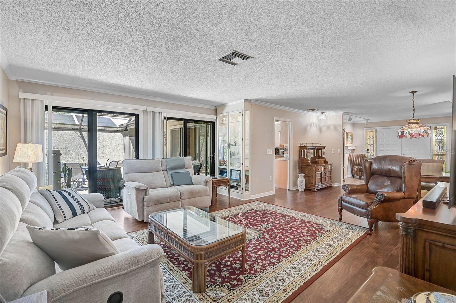 Image 11 of 61 For 3890 Wilshire Circle 27