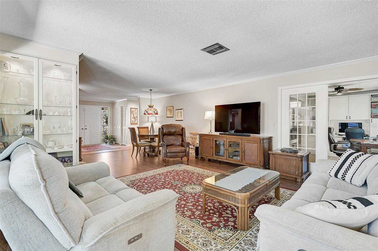 Image 12 of 61 For 3890 Wilshire Circle 27