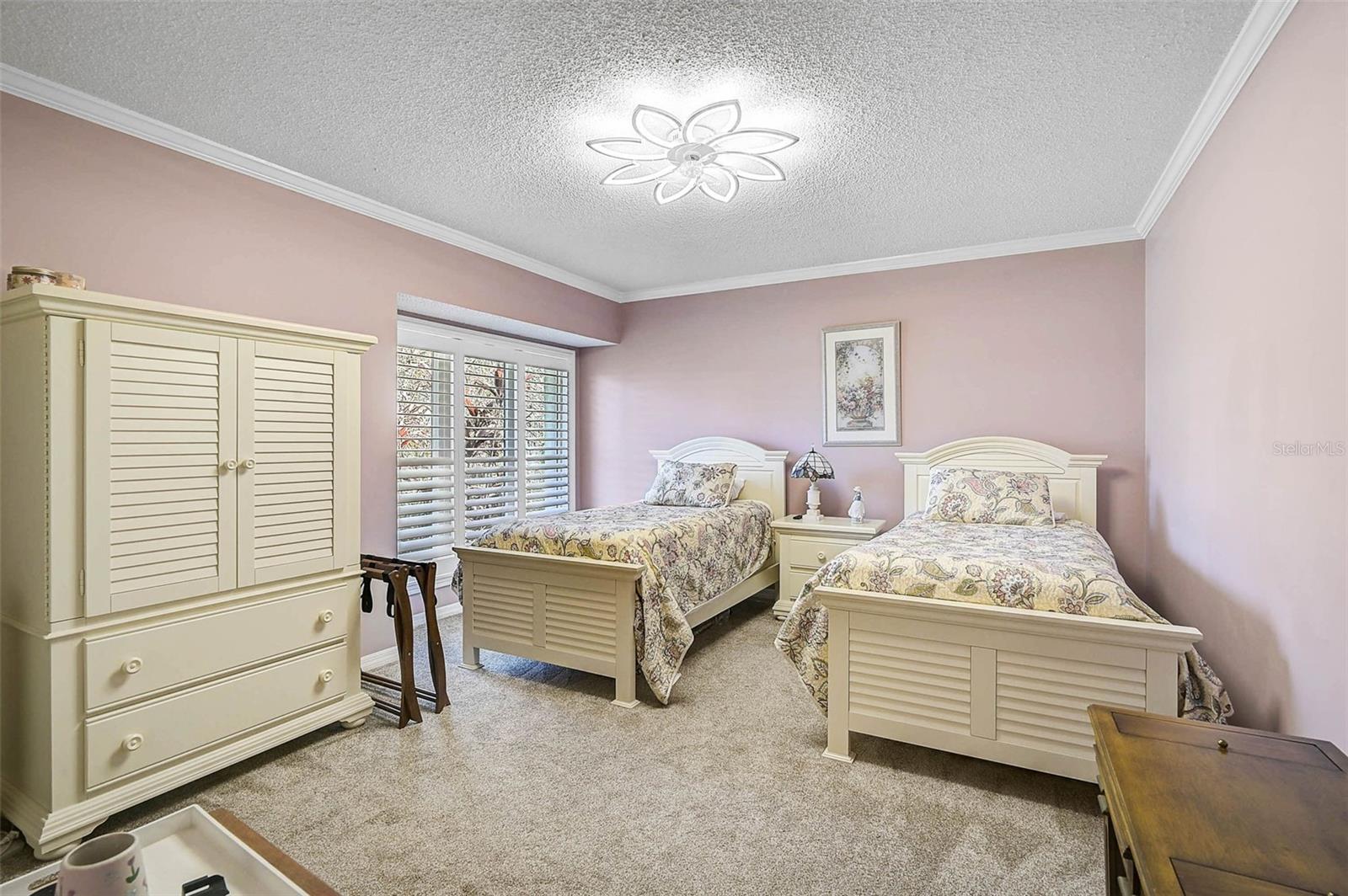 Image 14 of 61 For 3890 Wilshire Circle 27