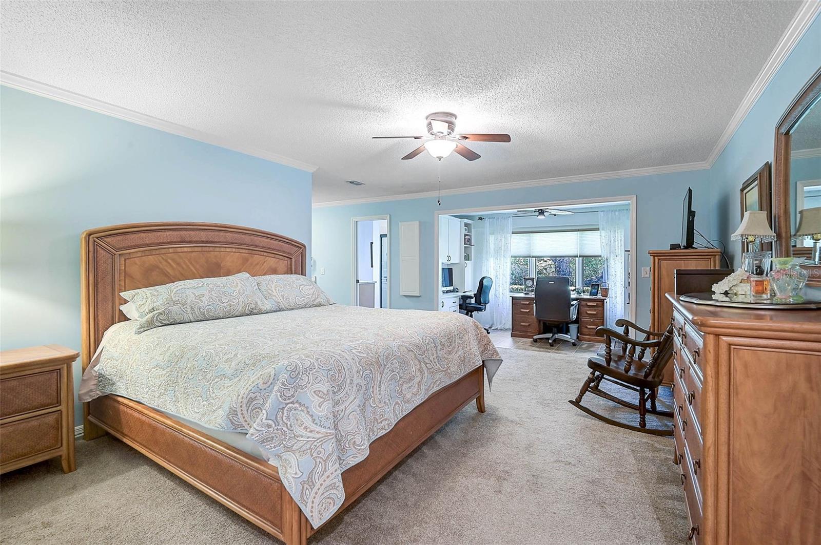 Image 15 of 61 For 3890 Wilshire Circle 27