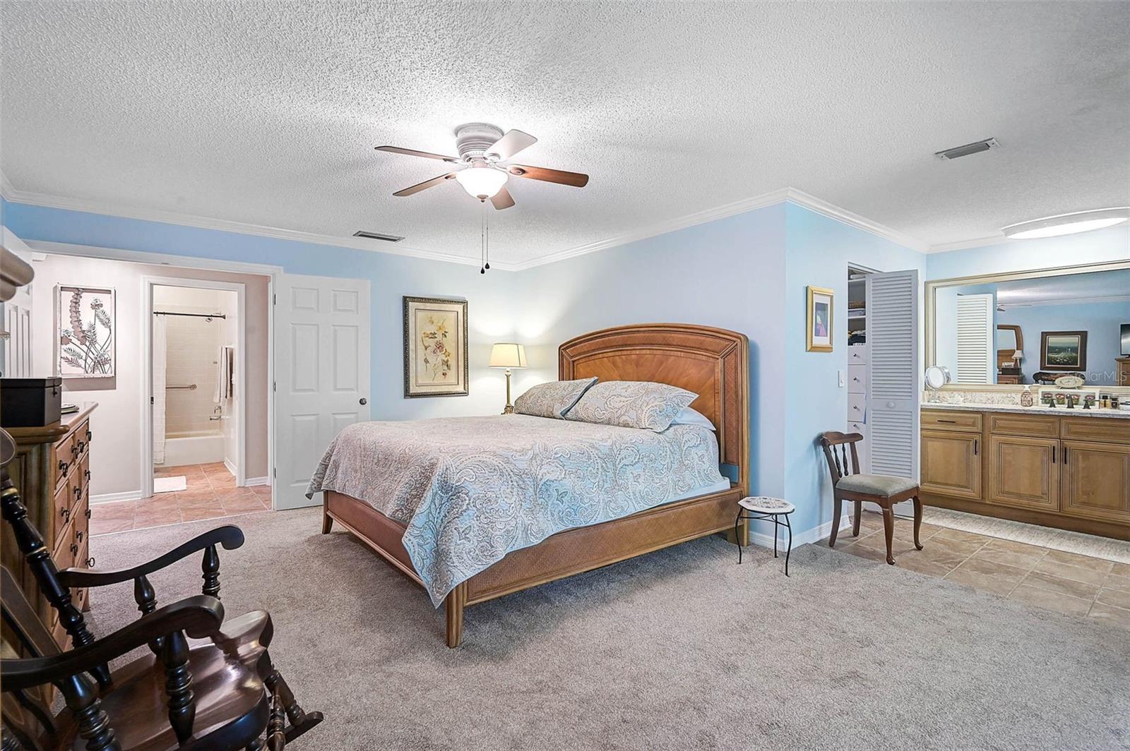 Image 16 of 61 For 3890 Wilshire Circle 27