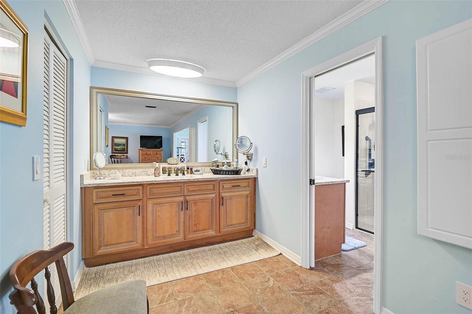 Image 18 of 61 For 3890 Wilshire Circle 27