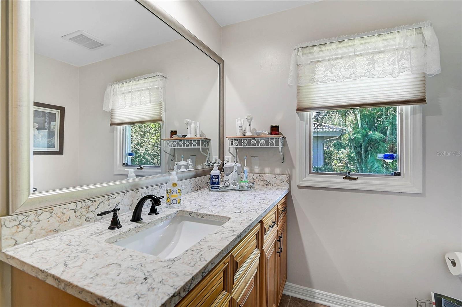 Image 20 of 61 For 3890 Wilshire Circle 27