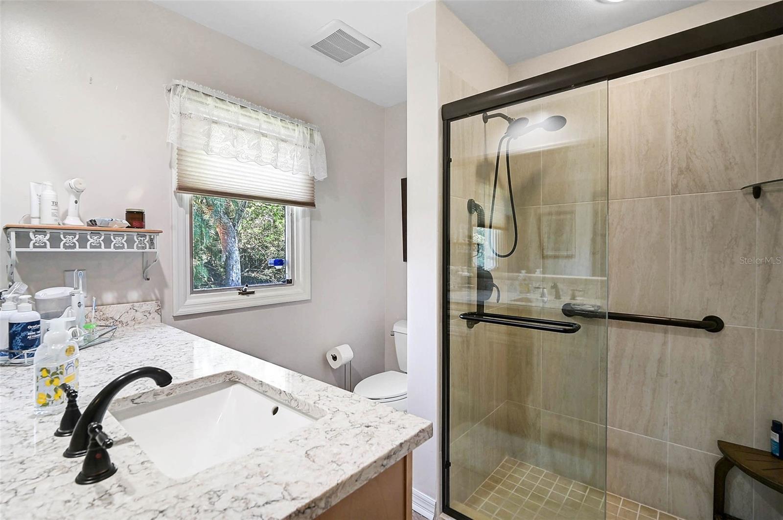 Image 21 of 61 For 3890 Wilshire Circle 27