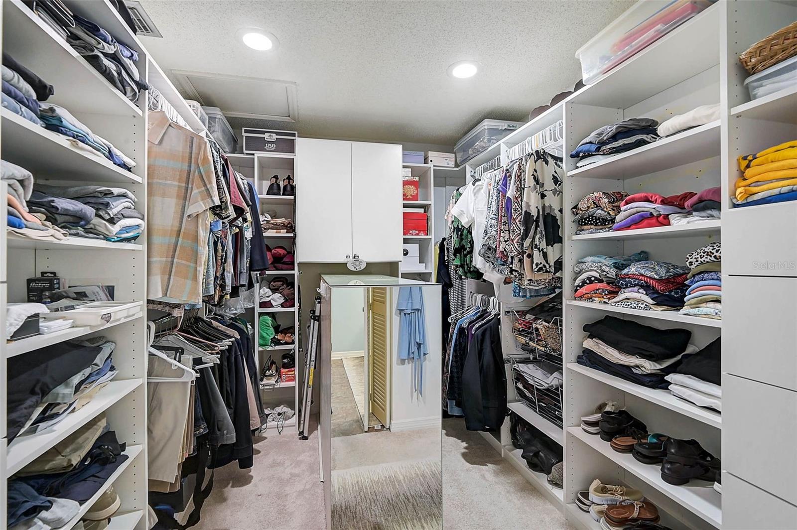 Image 22 of 61 For 3890 Wilshire Circle 27