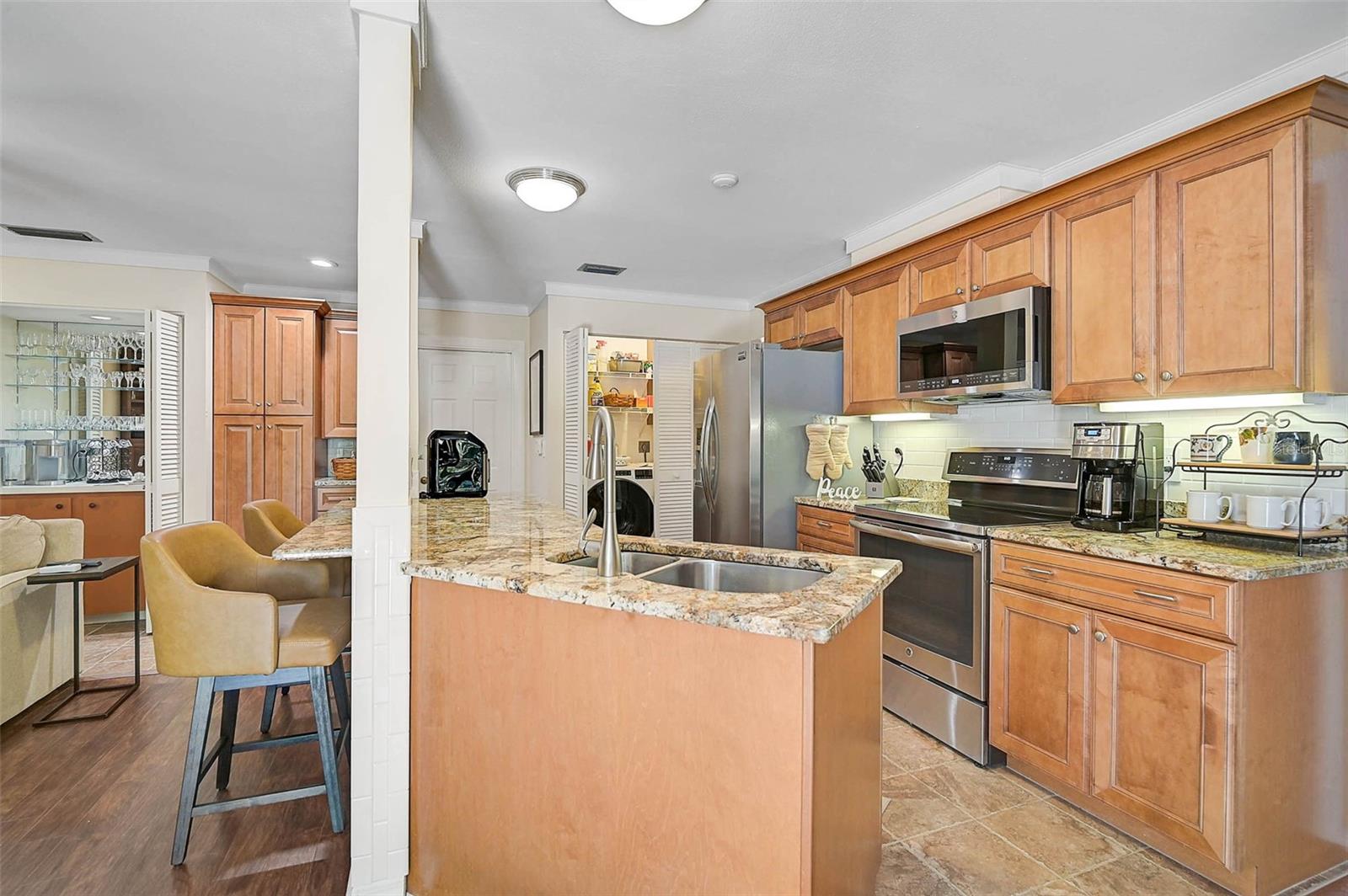 Image 25 of 61 For 3890 Wilshire Circle 27