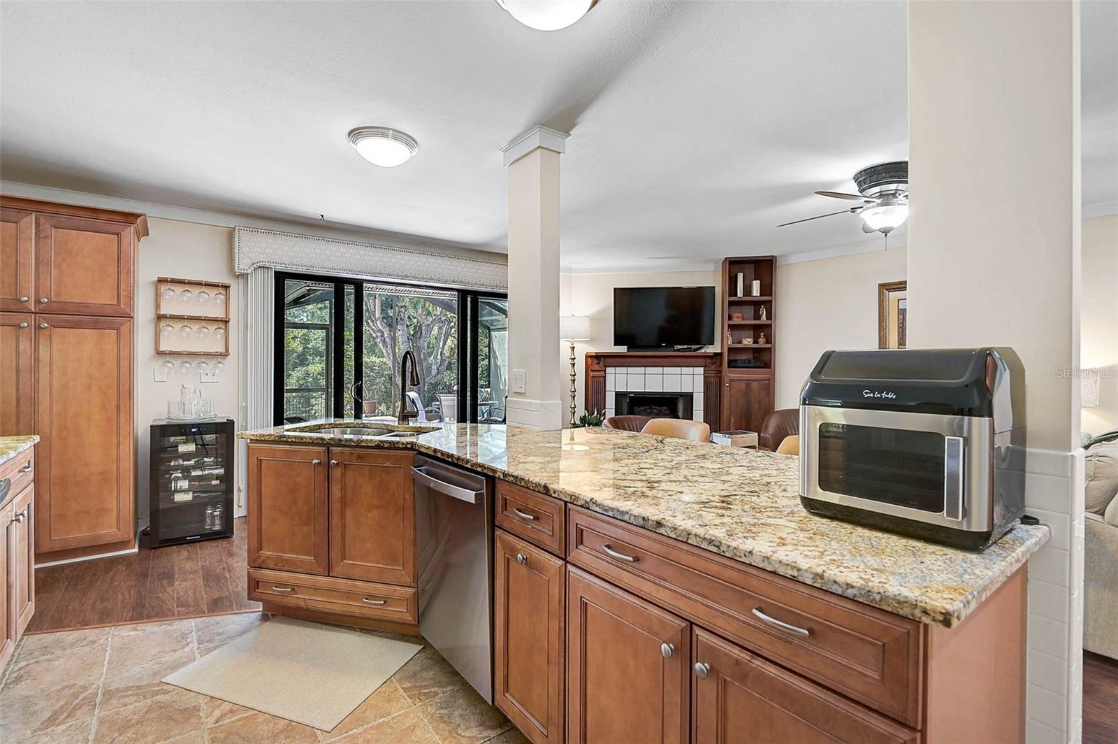 Image 27 of 61 For 3890 Wilshire Circle 27