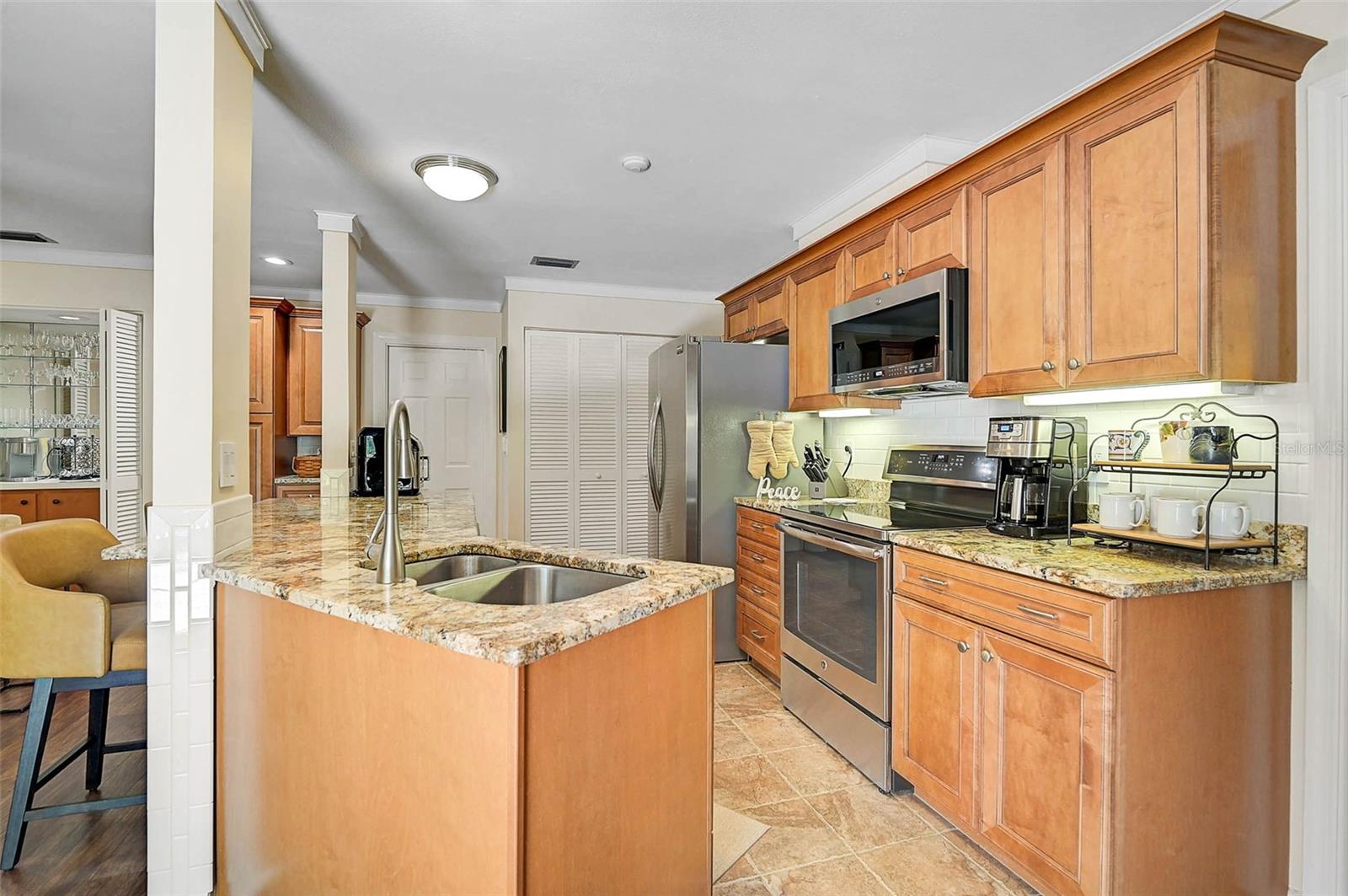 Image 29 of 61 For 3890 Wilshire Circle 27