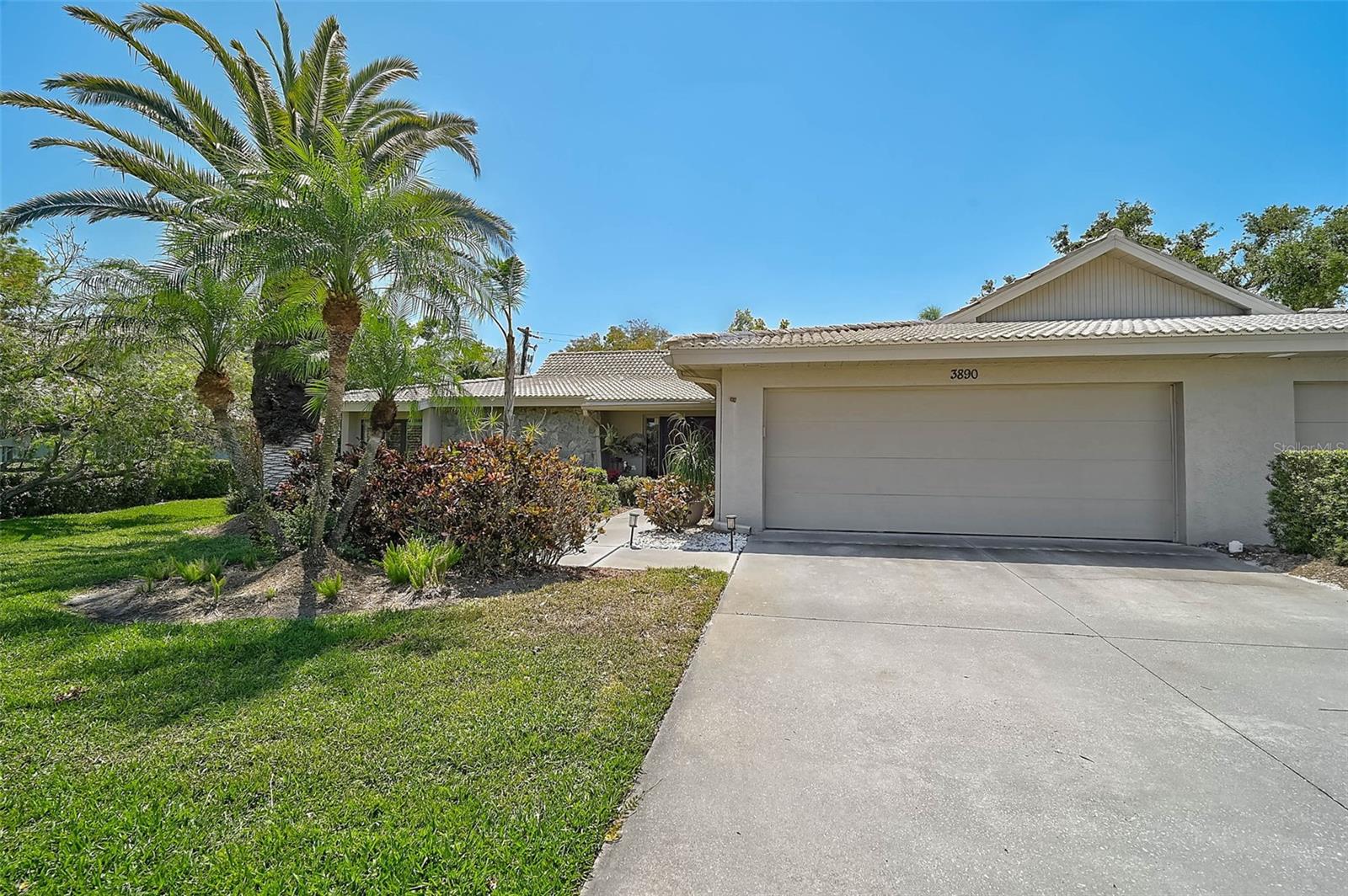 Image 3 of 61 For 3890 Wilshire Circle 27