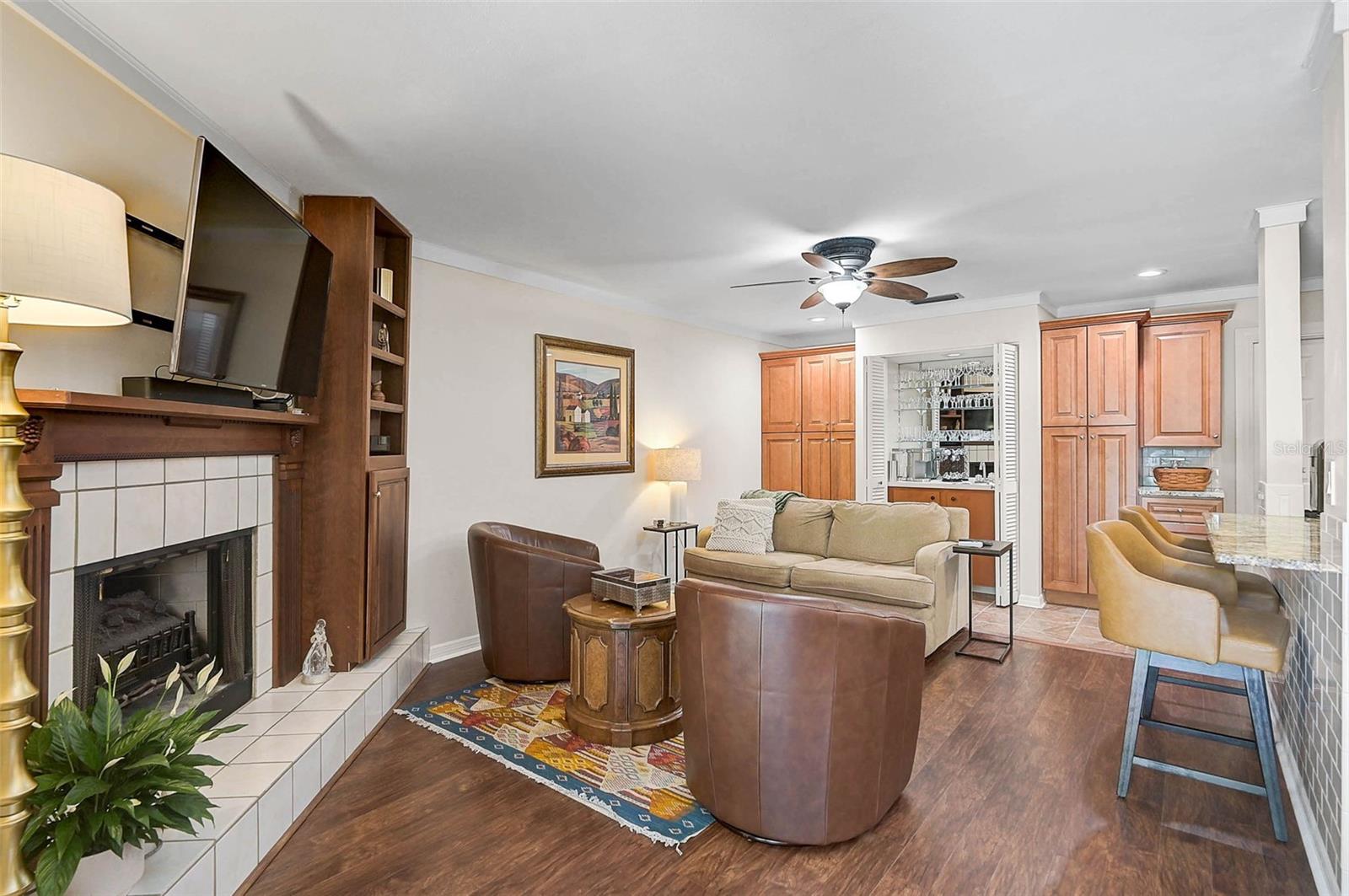 Image 34 of 61 For 3890 Wilshire Circle 27