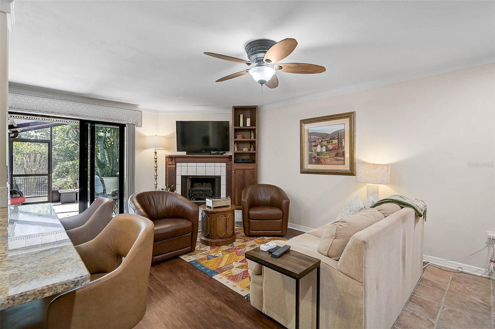 Image 35 of 61 For 3890 Wilshire Circle 27