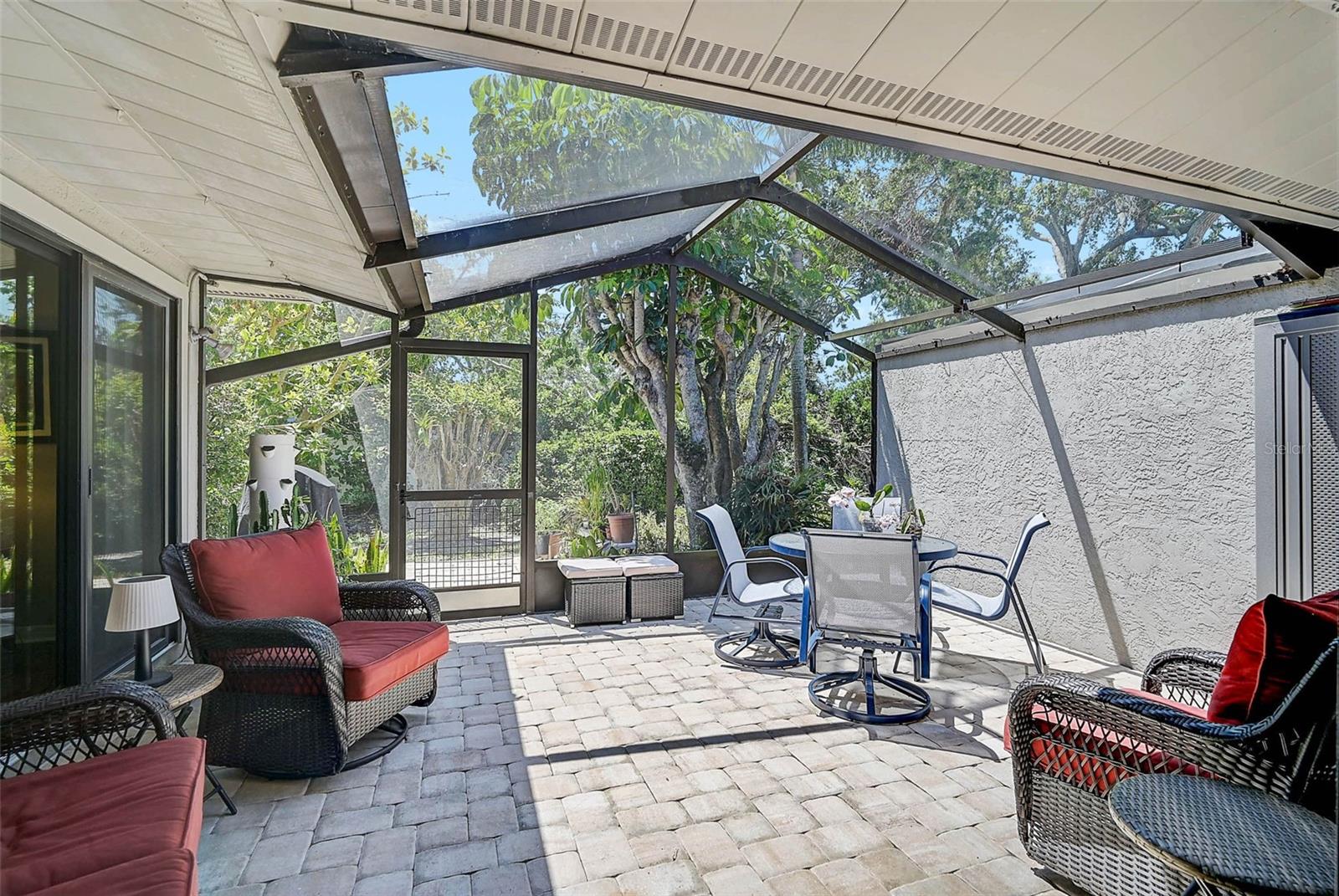 Image 37 of 61 For 3890 Wilshire Circle 27