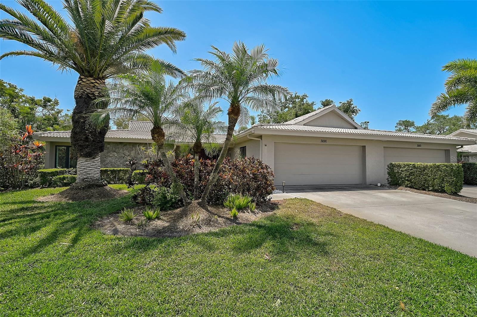Image 4 of 61 For 3890 Wilshire Circle 27