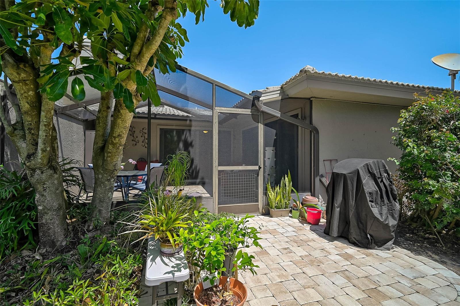 Image 41 of 61 For 3890 Wilshire Circle 27